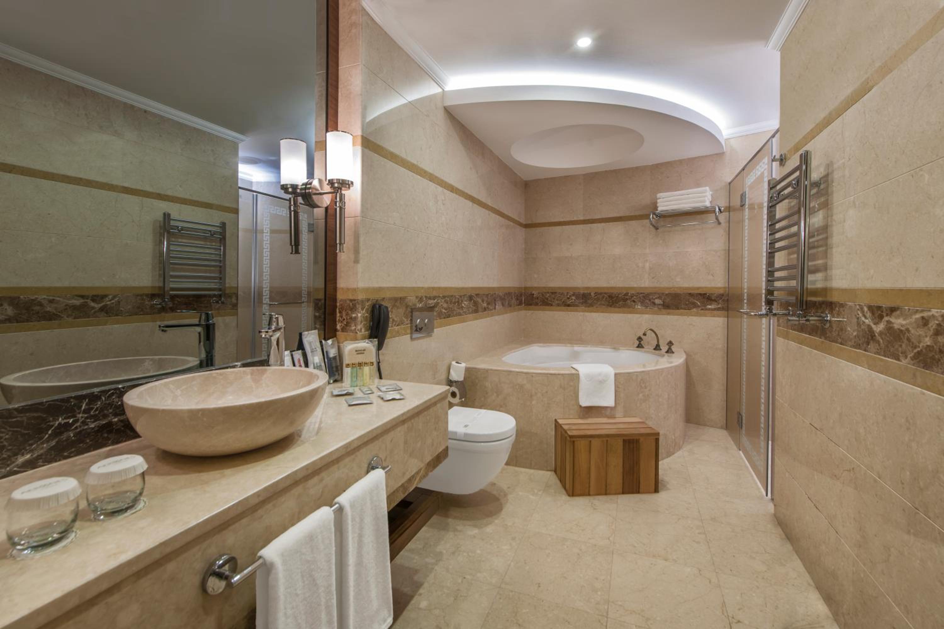 Corner Suite photo 2