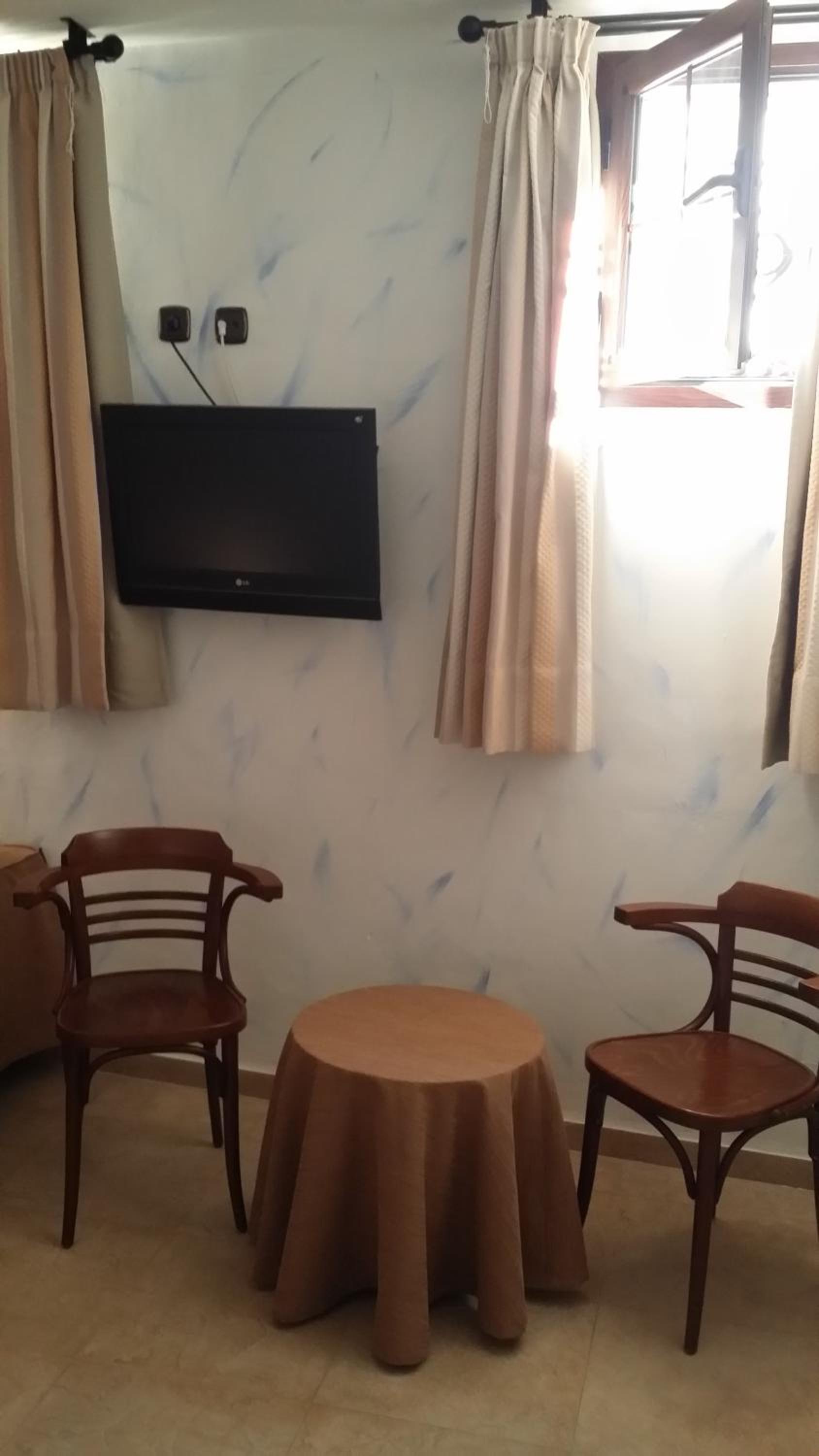 Standard Triple Room - Photo 3