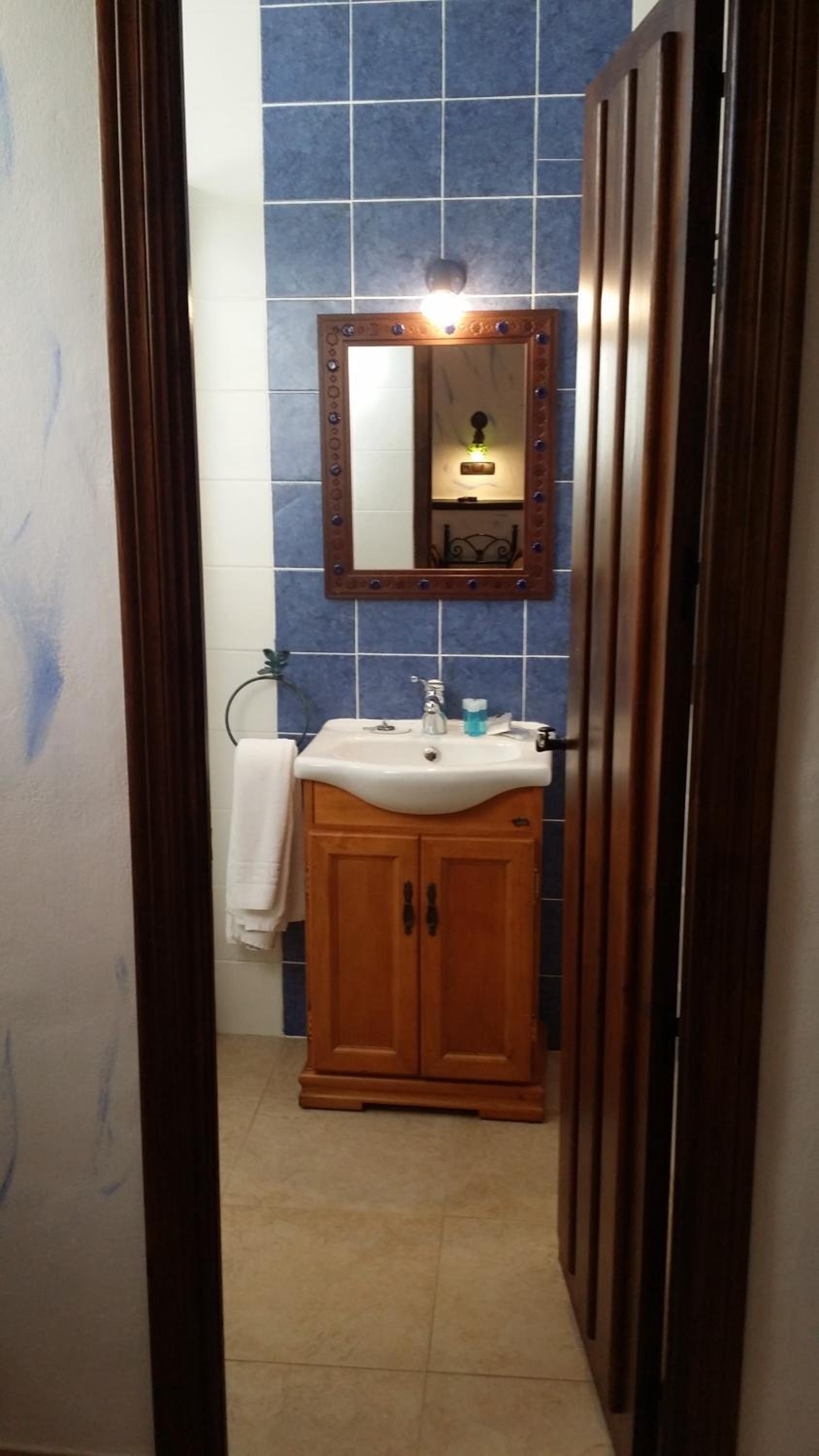 Standard Triple Room - Photo 8