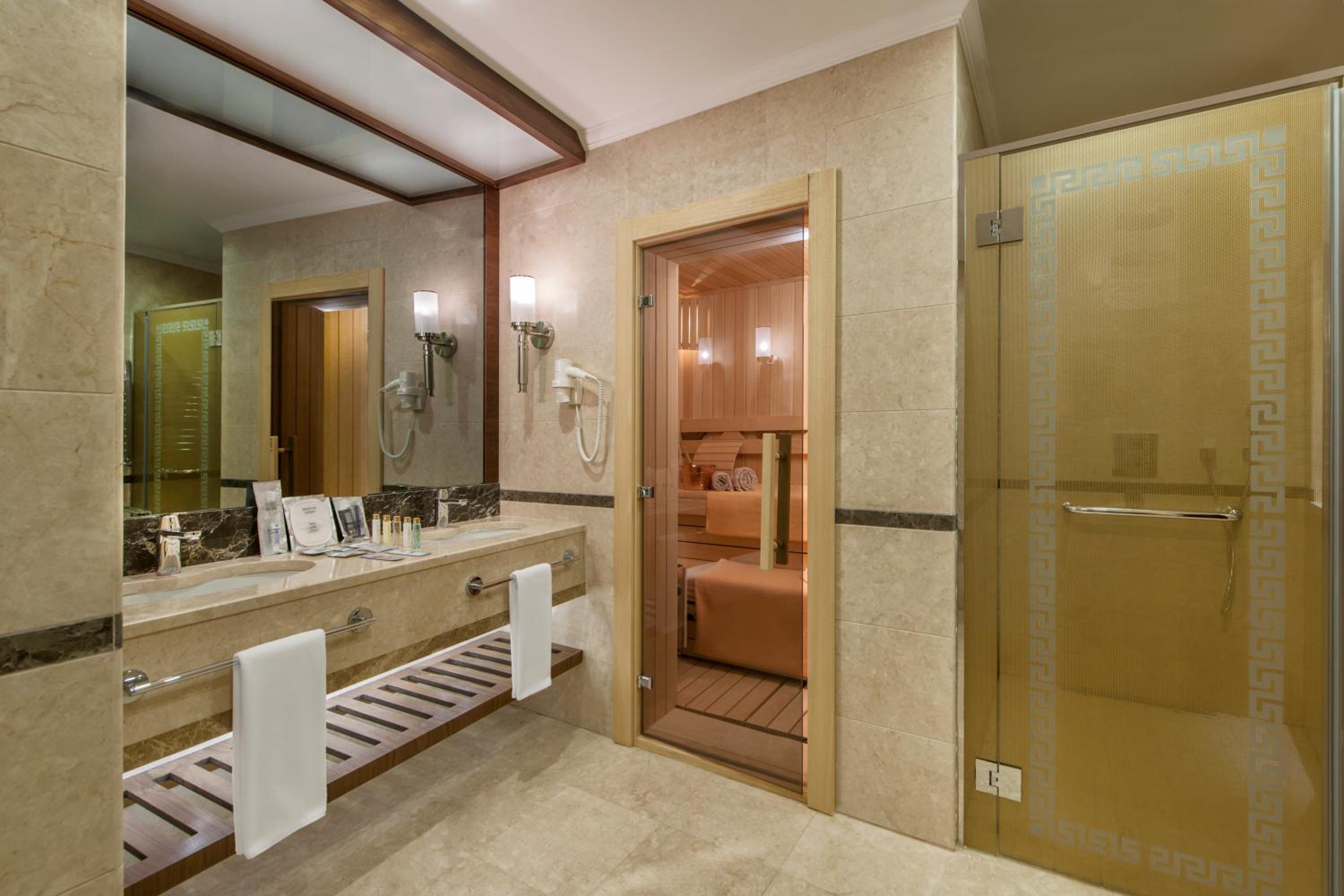 Honeymoon Suite photo 2