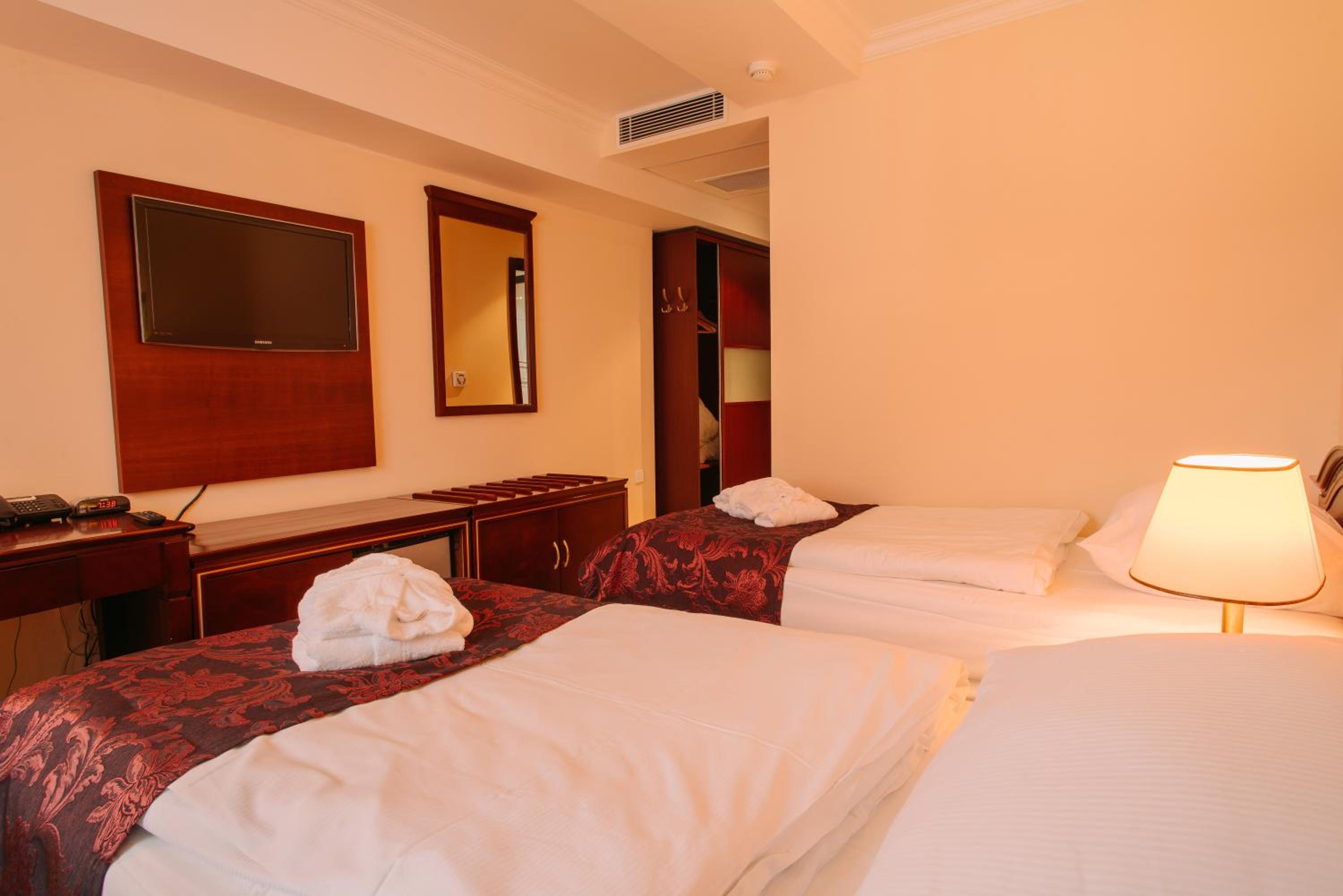 Economy Twin Room photo 3