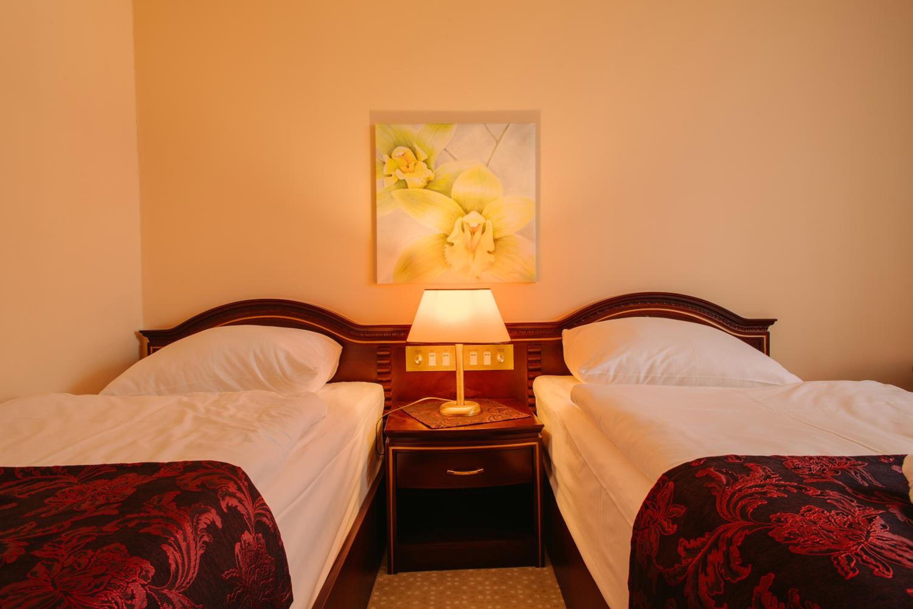 Economy Twin Room photo 2