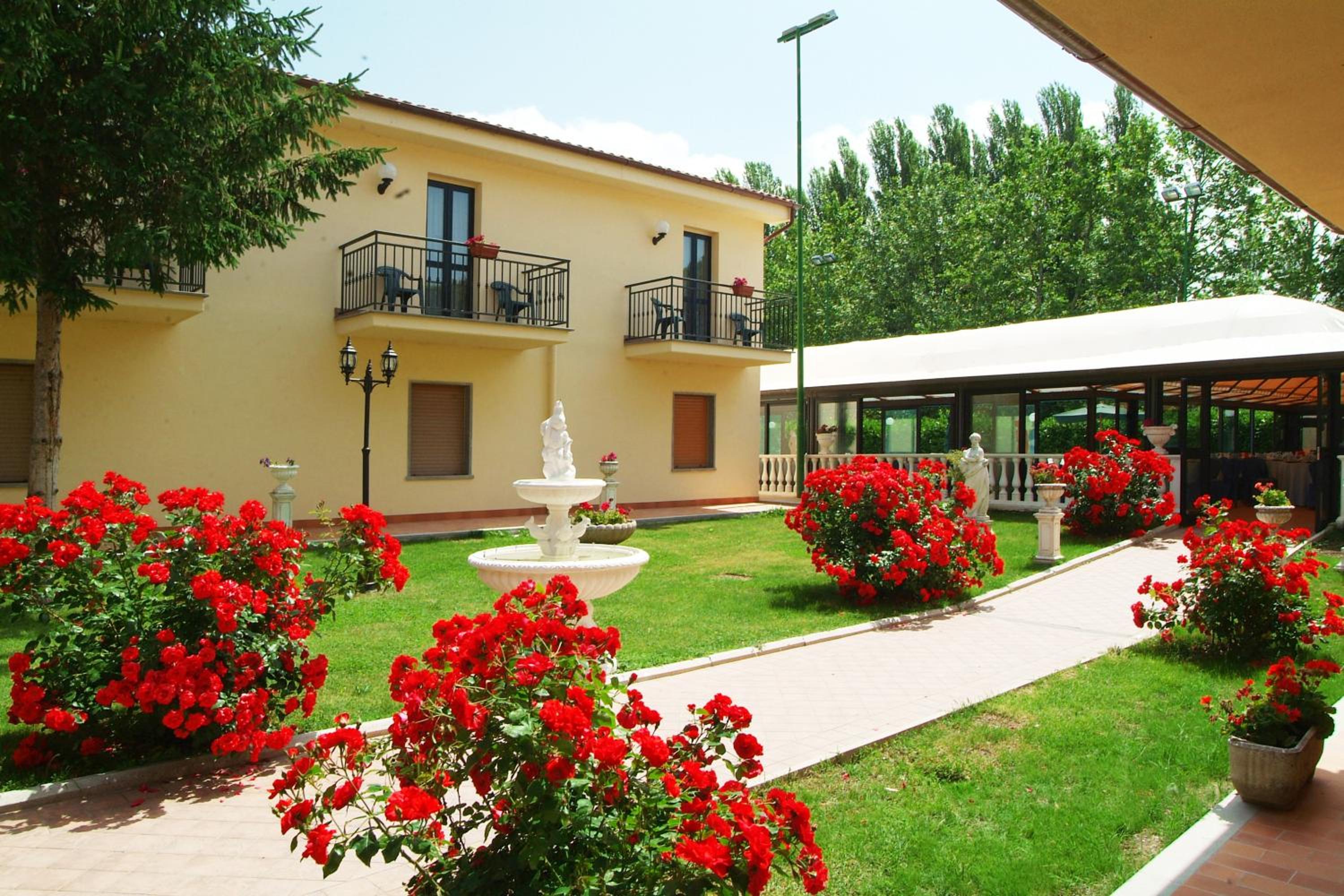 Economy Double or Twin Room with Garden View photo 3