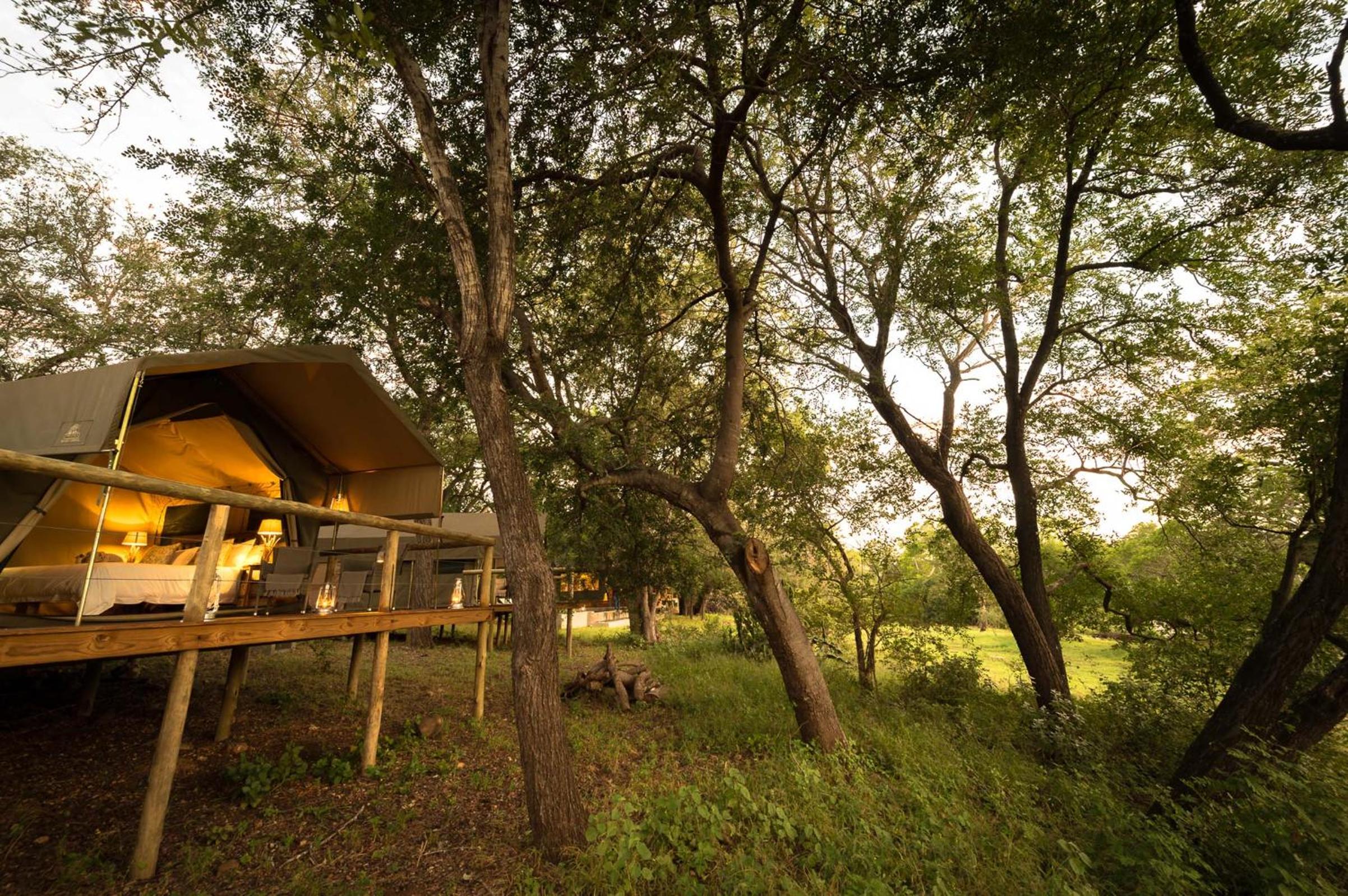 Luxury Safari Tent with River View photo 2