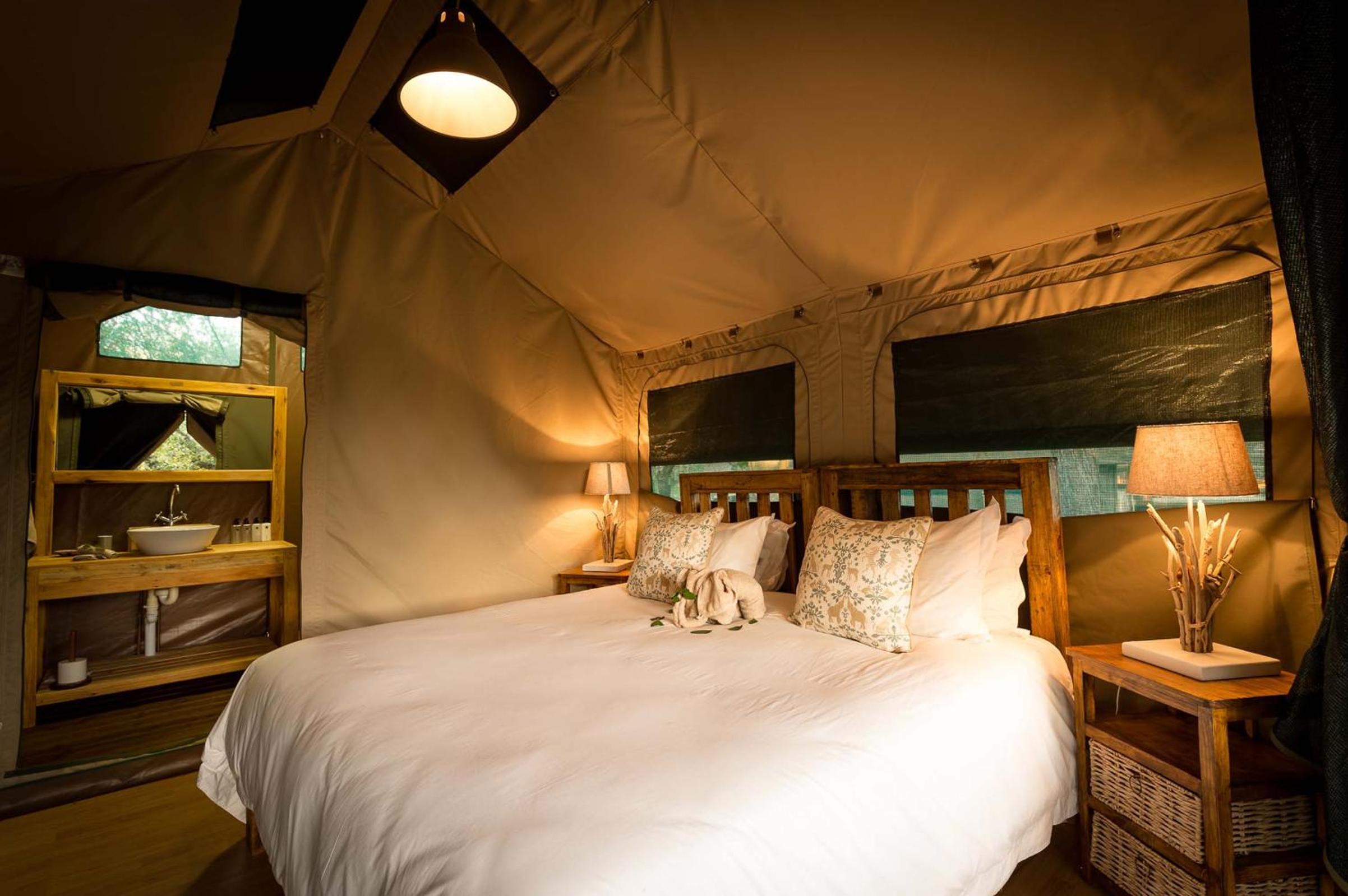 Luxury Safari Tent with River View photo 1