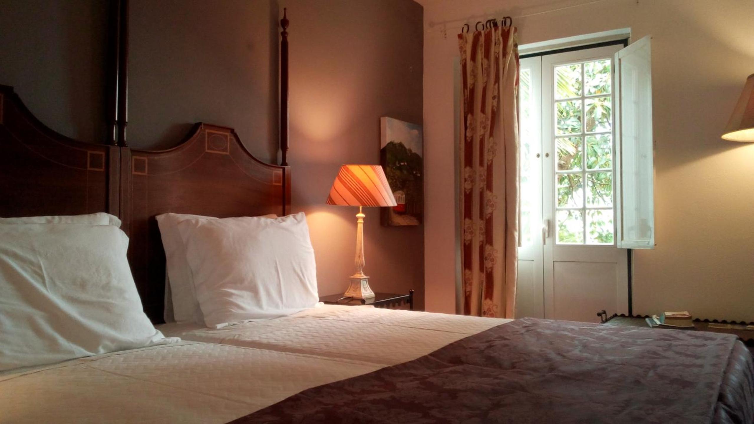 Twin Room with Private Bathroom - Photo 11
