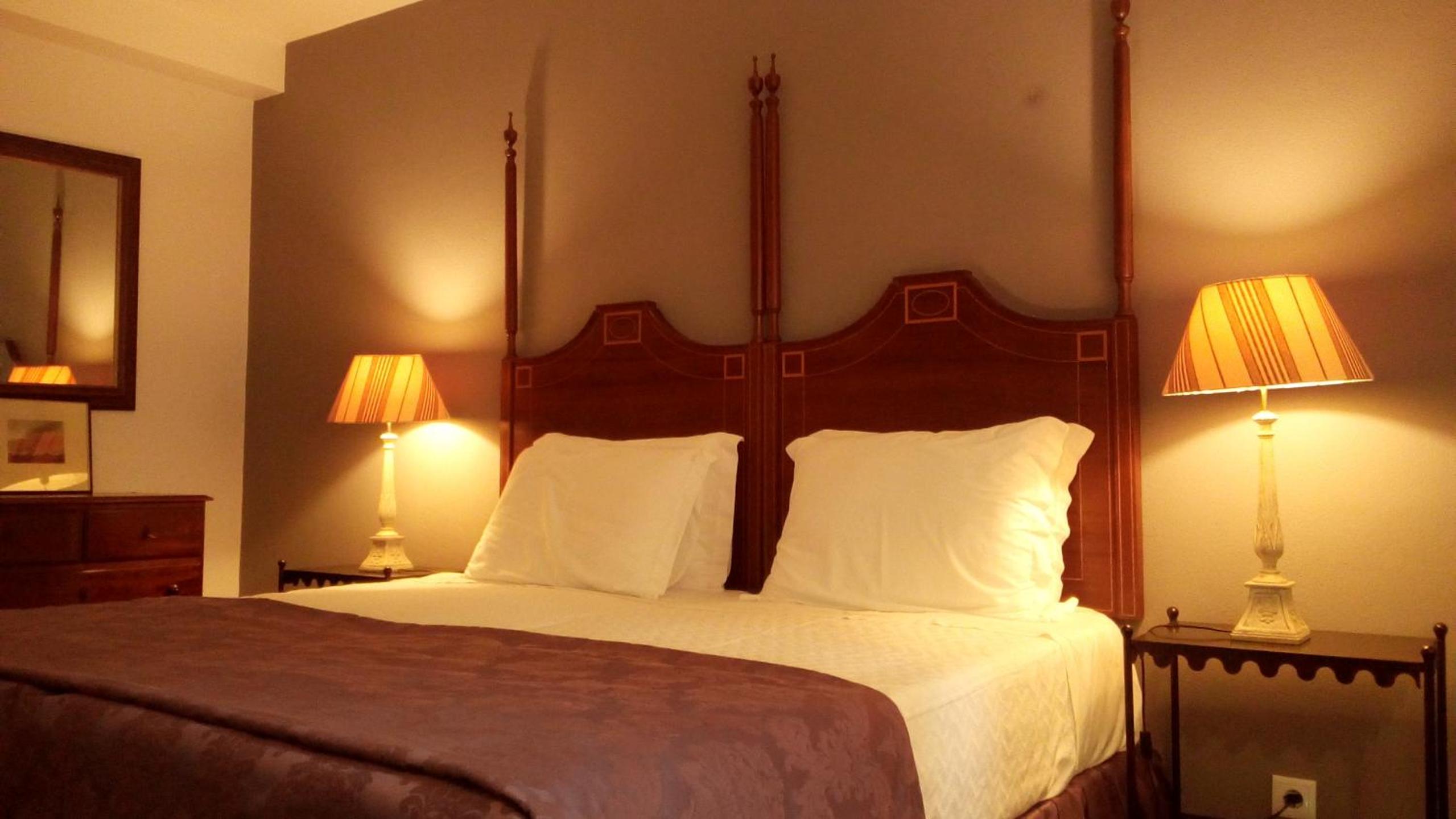 Twin Room with Private Bathroom - Photo 8