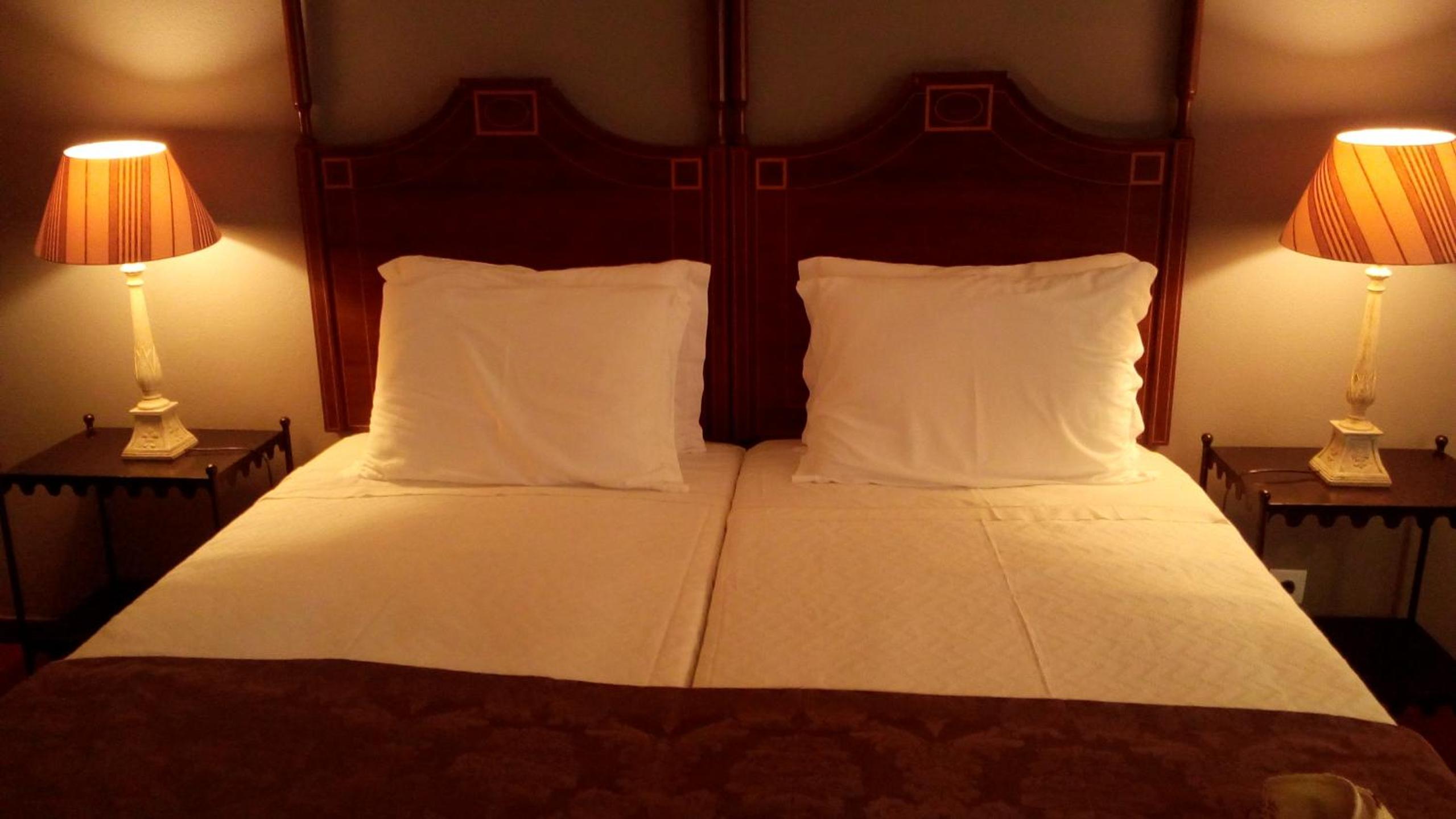 Twin Room with Private Bathroom - Photo 13