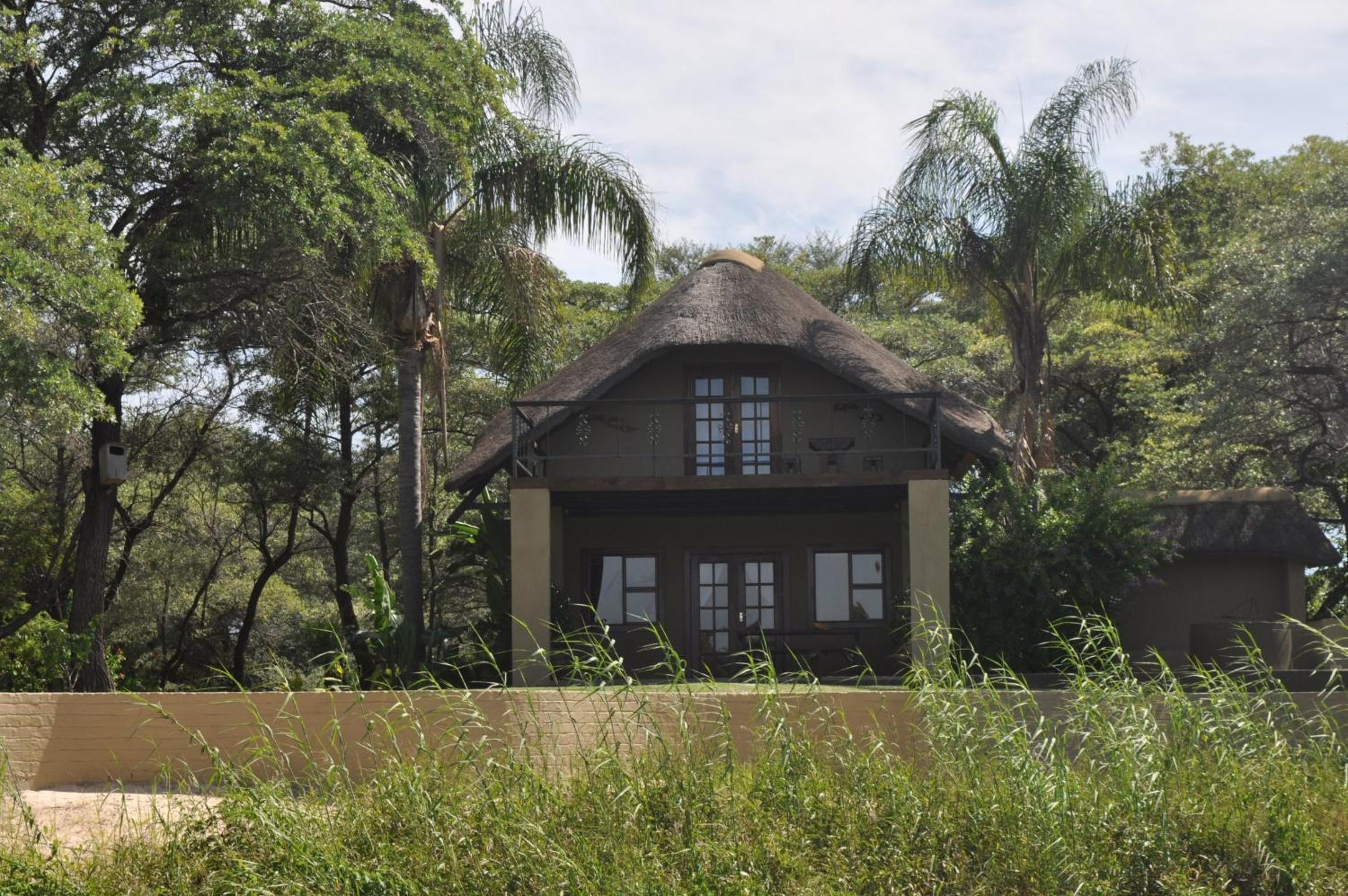 Family Bungalow (6 Adults)
