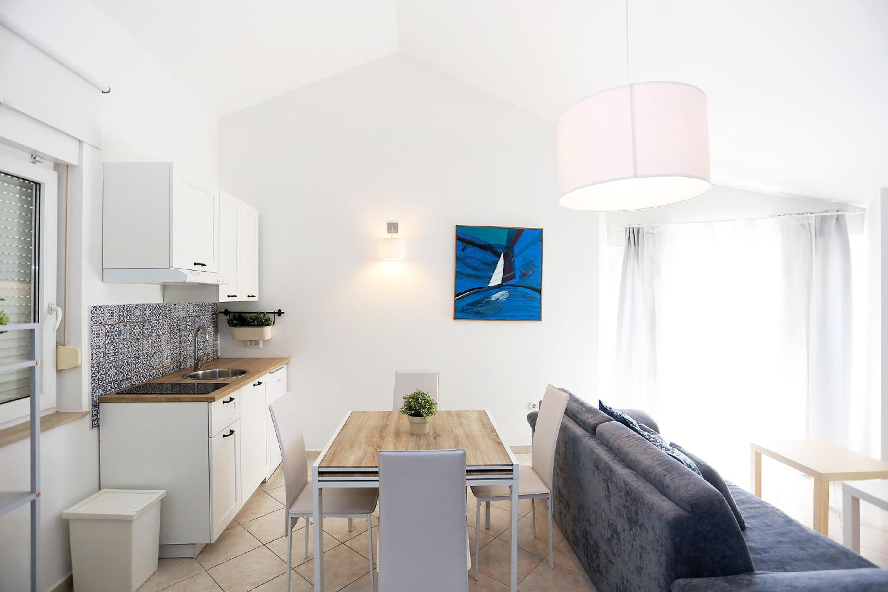 Comfort One-Bedroom Apartment with Sea View  photo 2