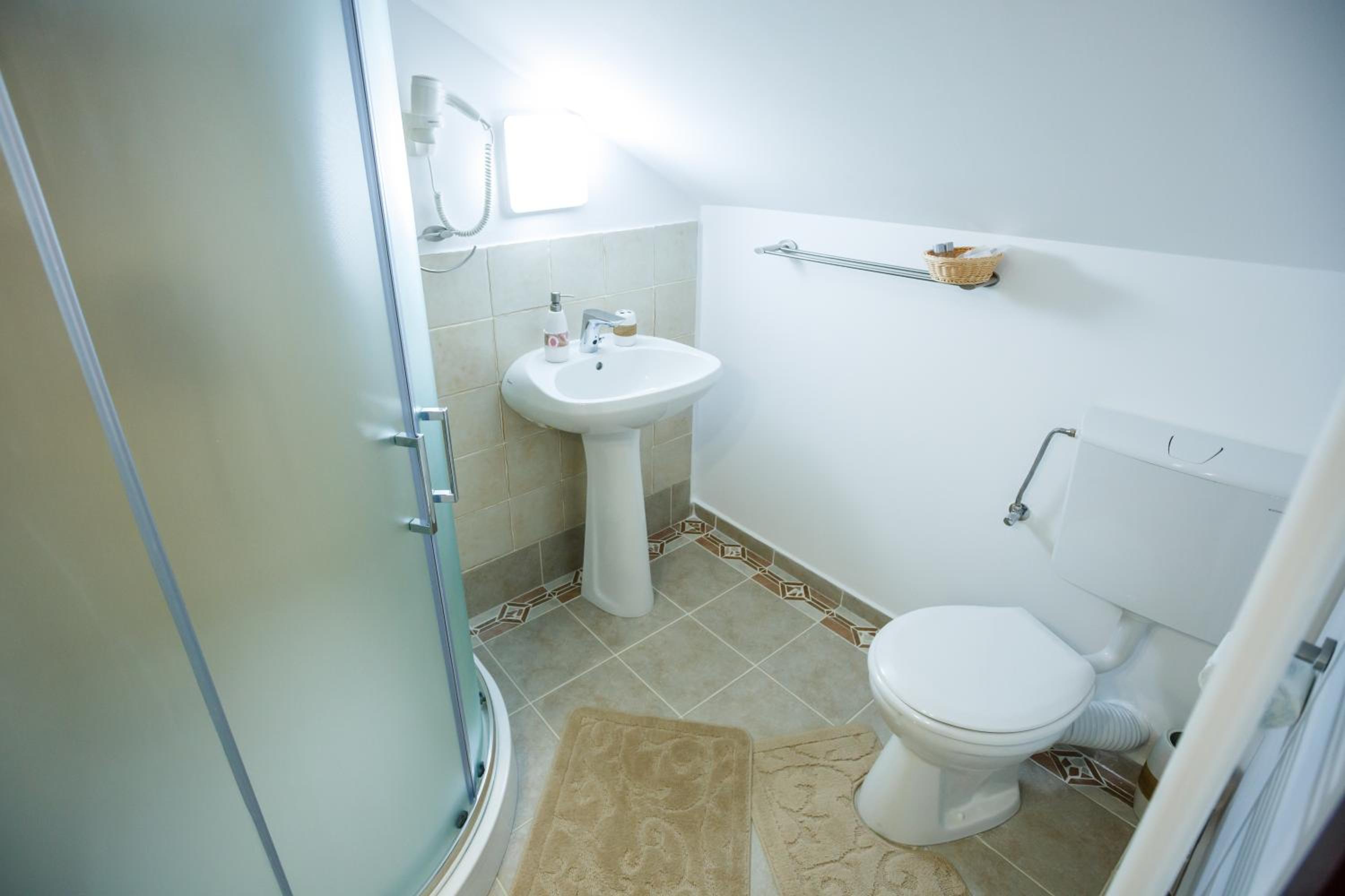 Double Room - Photo 3