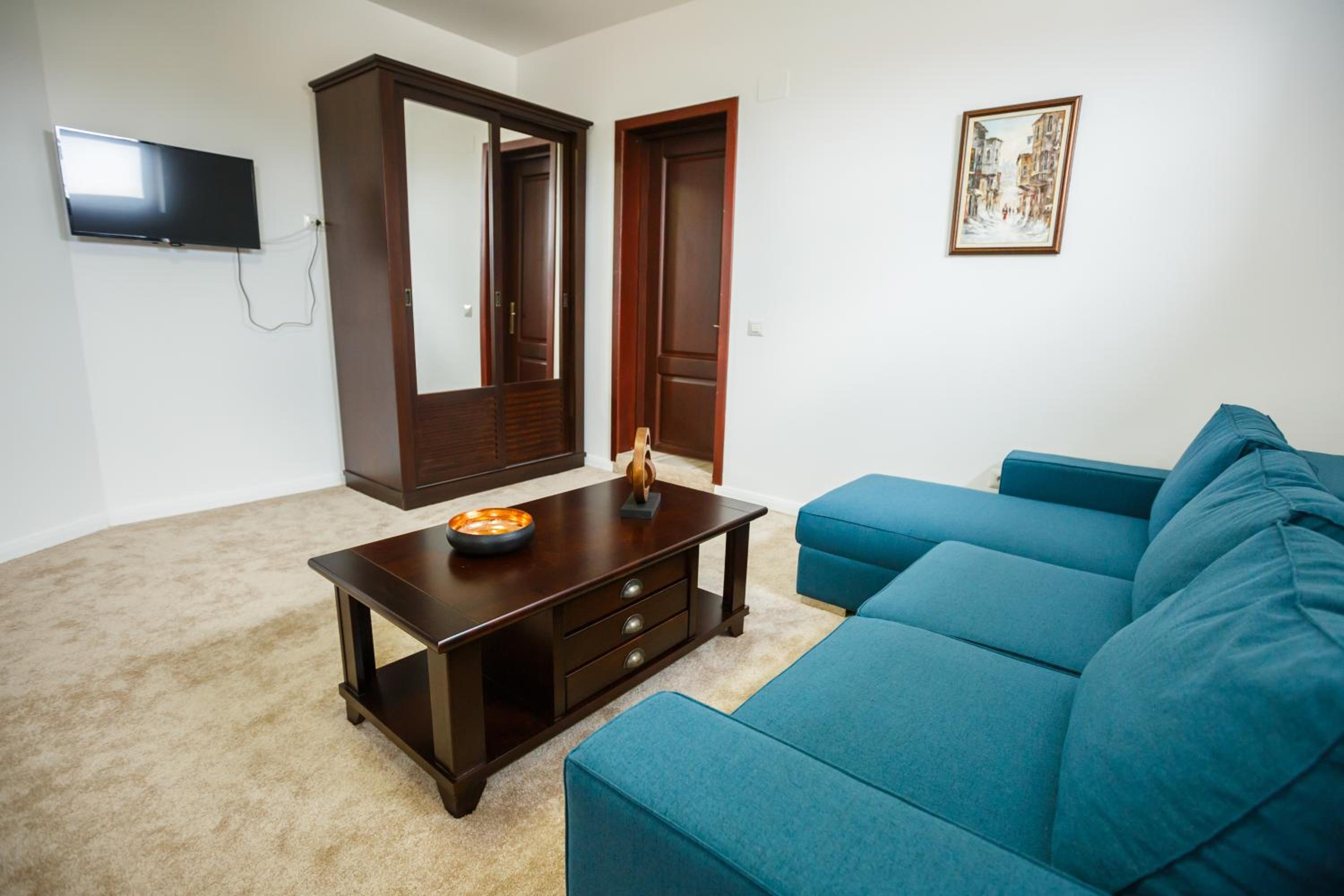 Suite - Photo 1