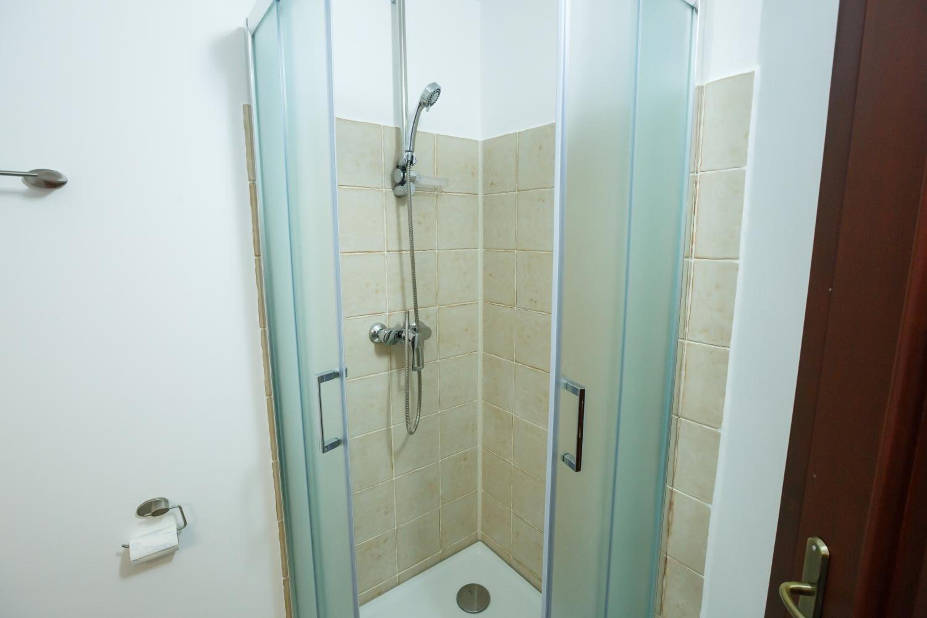 Double Room - Photo 5