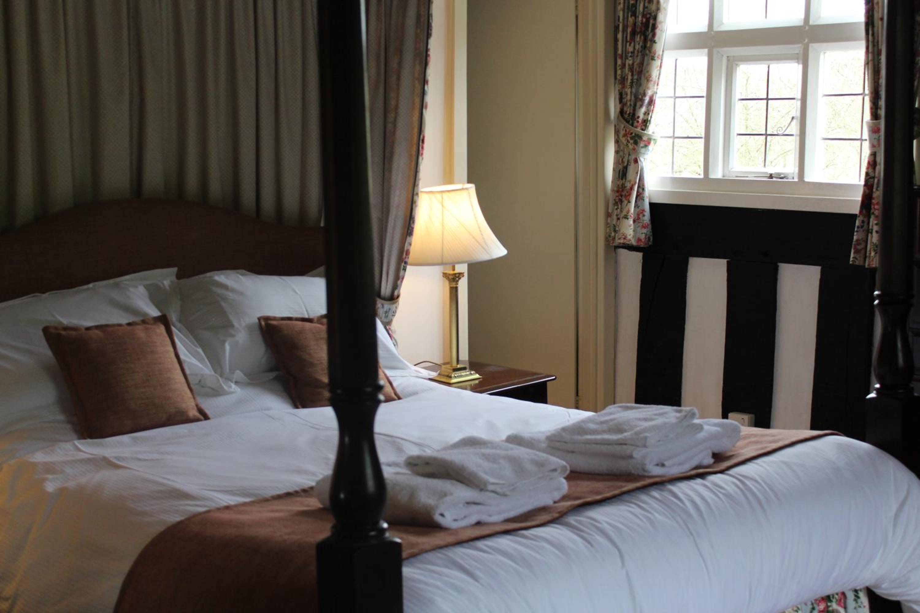 Double Room with Four Poster Bed photo 3