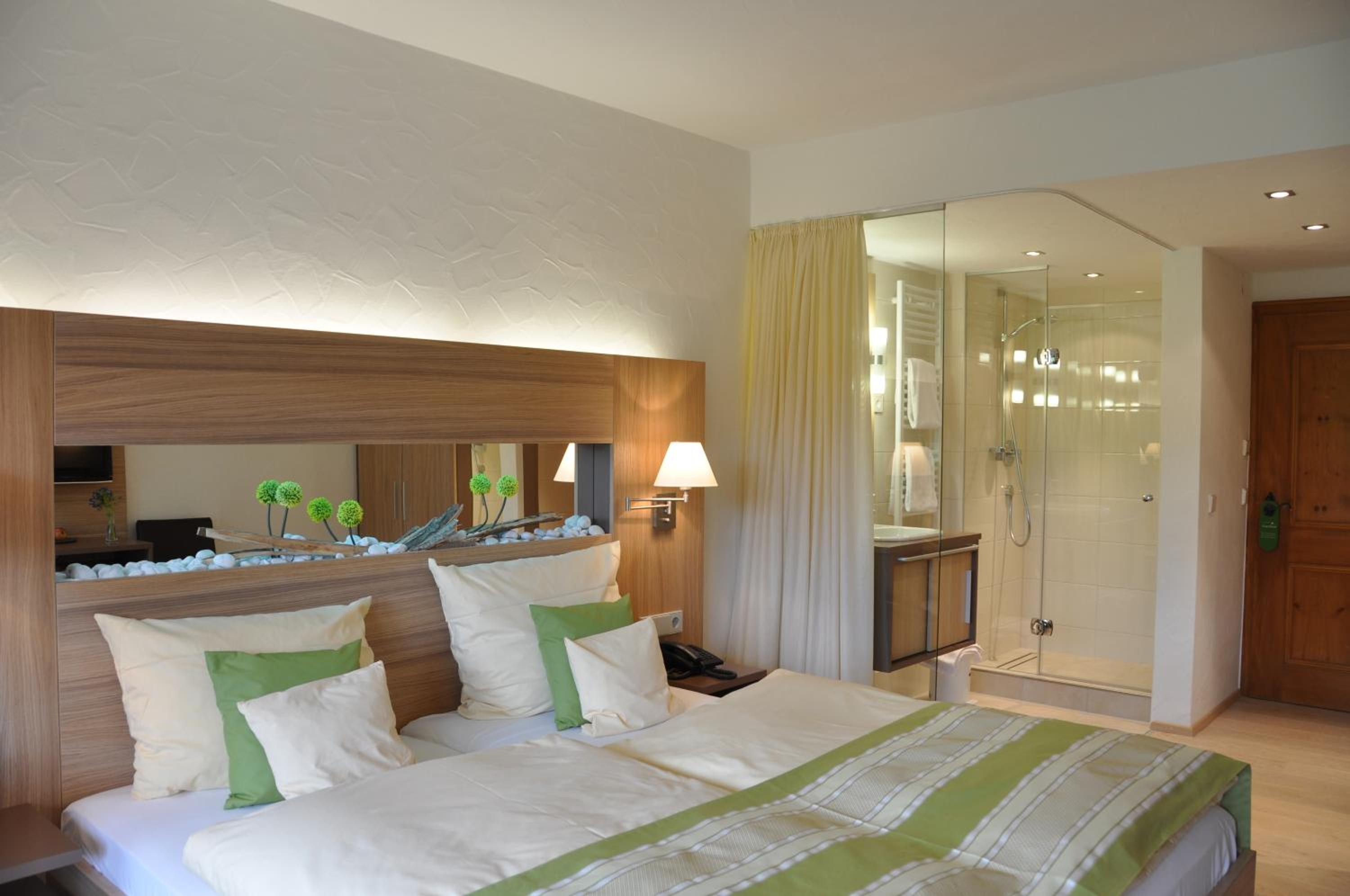Superior Double Room with Lake View - Photo 1