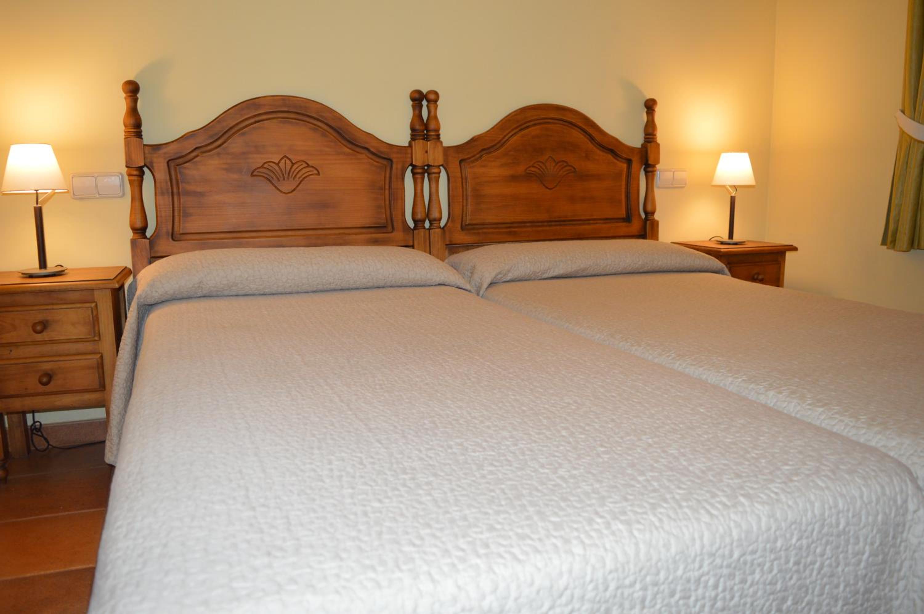Double or Twin Room - Photo 5