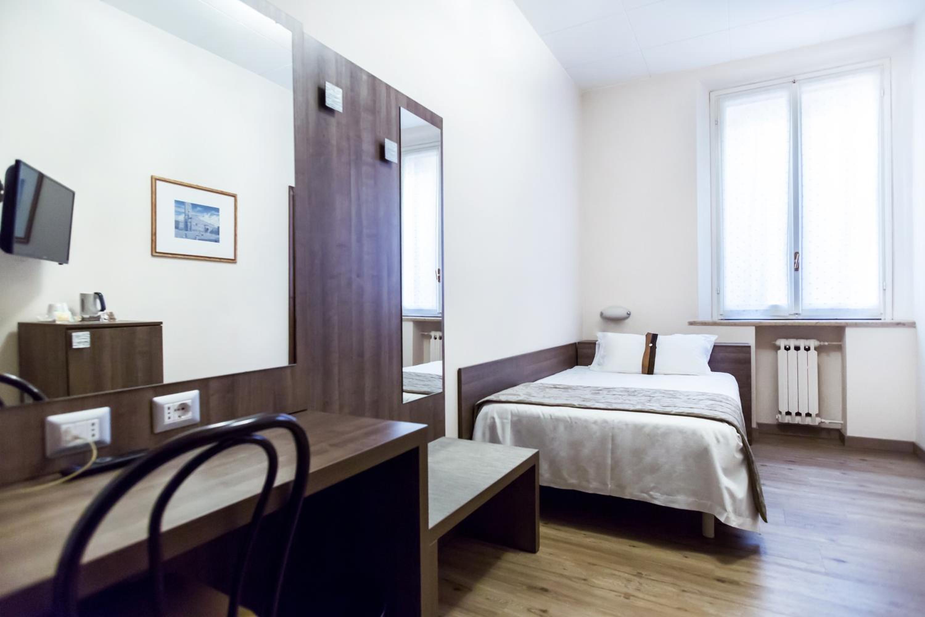 Single Room - Non-Smoking photo 2