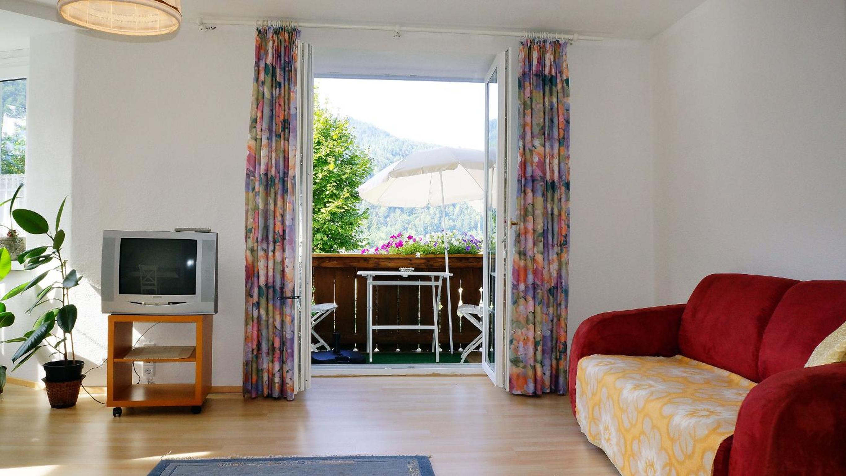 Apartment with Balcony photo 3