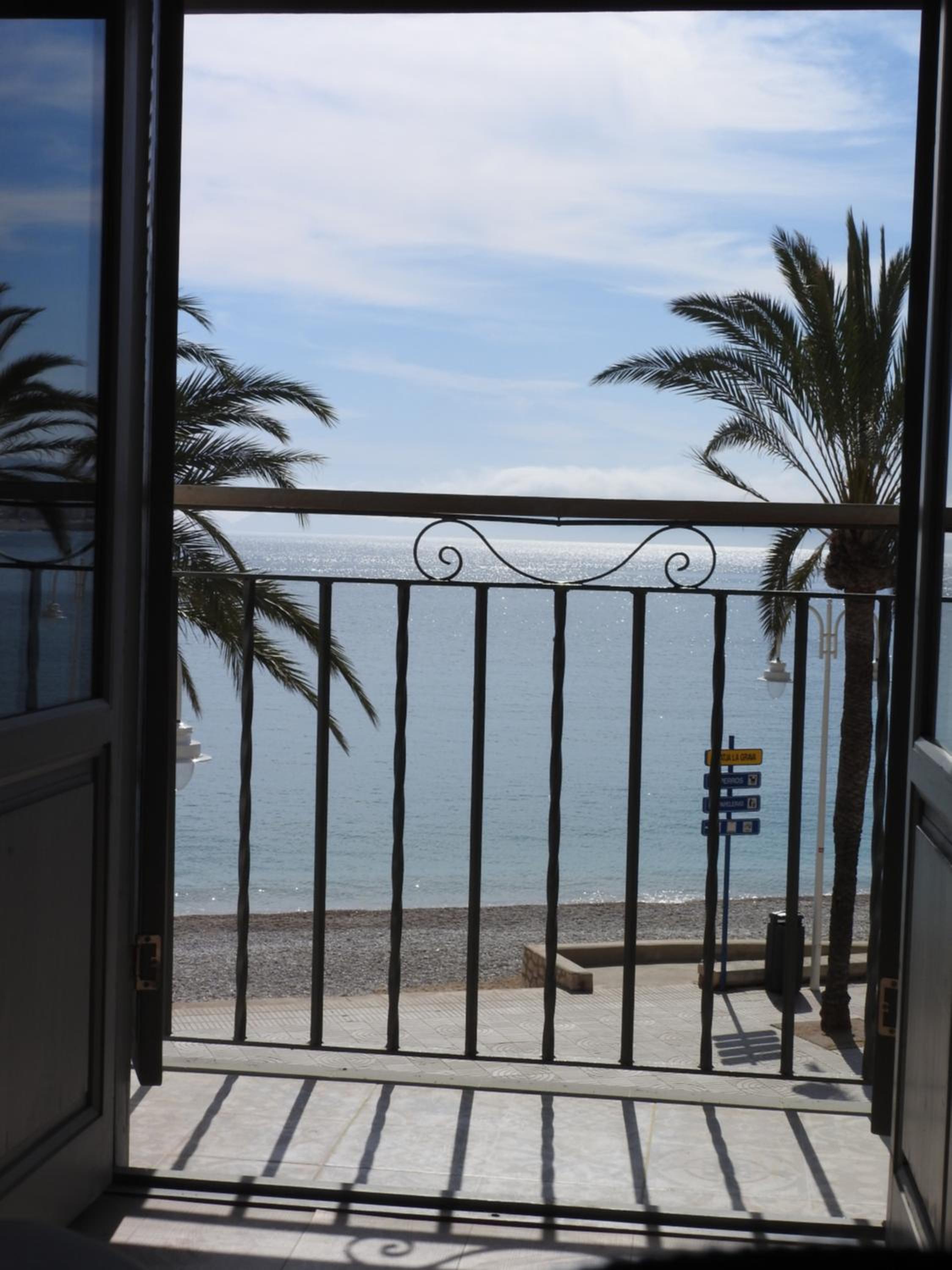 Deluxe Double Room with Balcony and Sea View - Photo 14