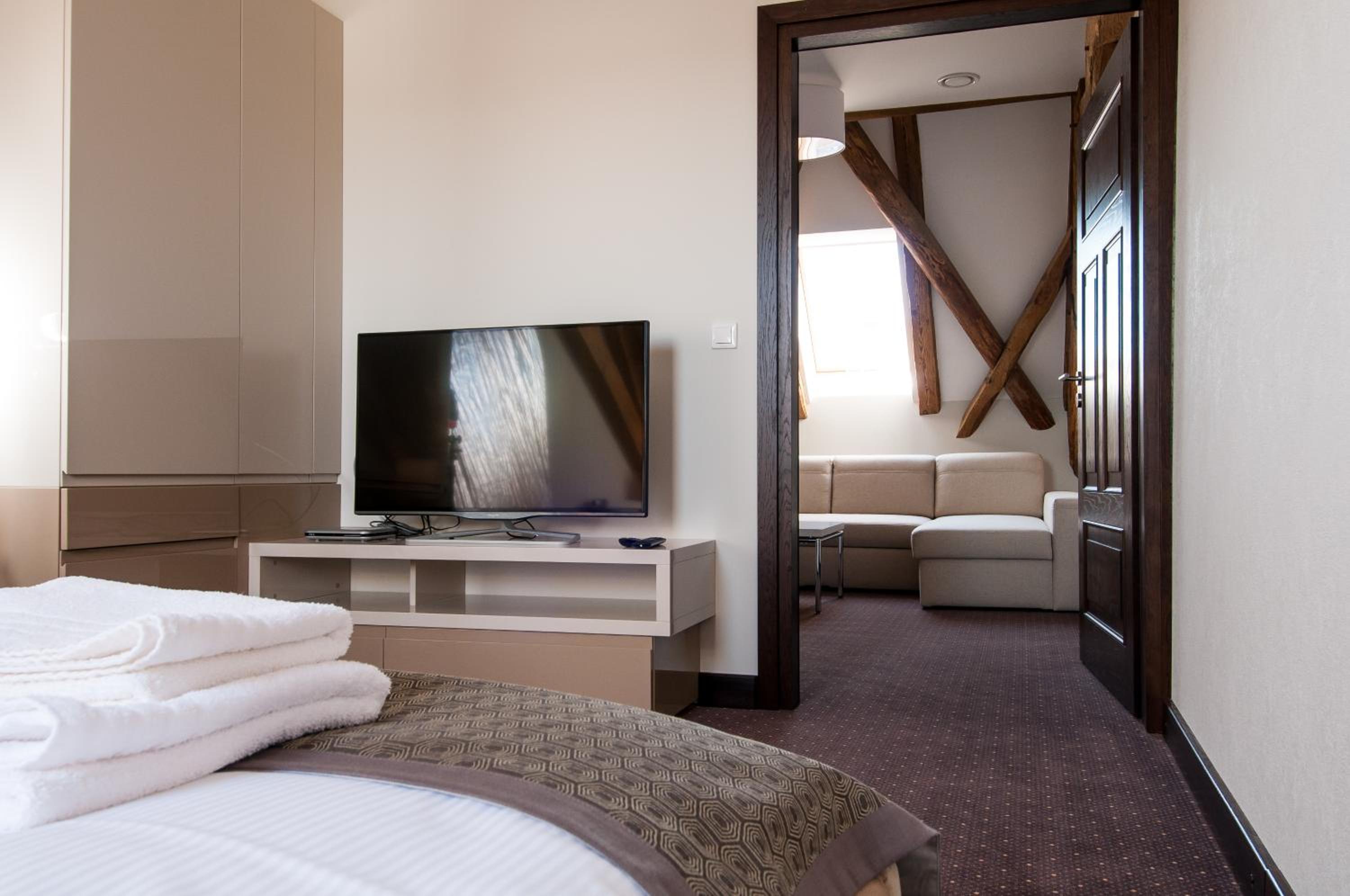 One-Bedroom Apartment - Photo 2