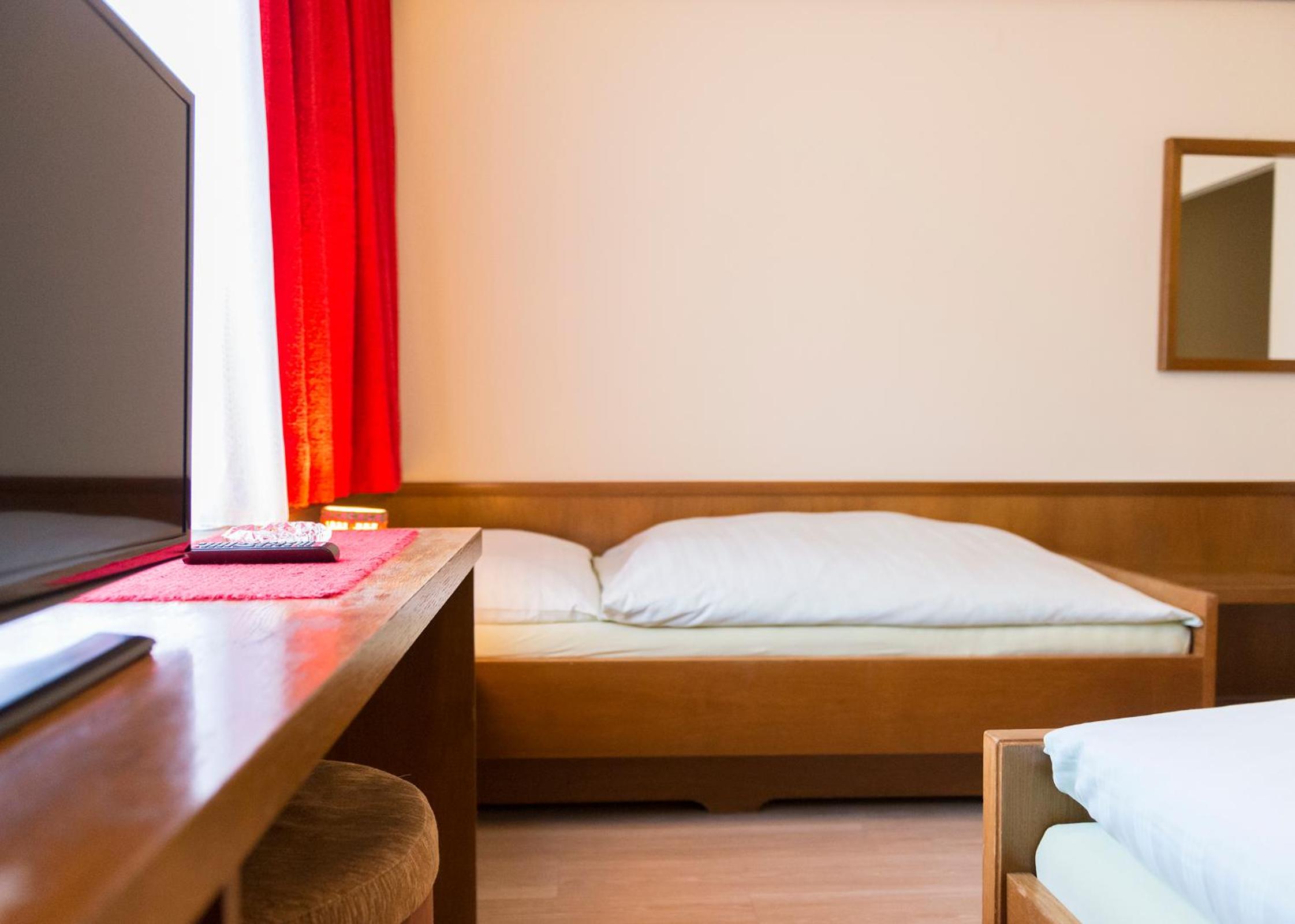 Basic Triple Room photo 1