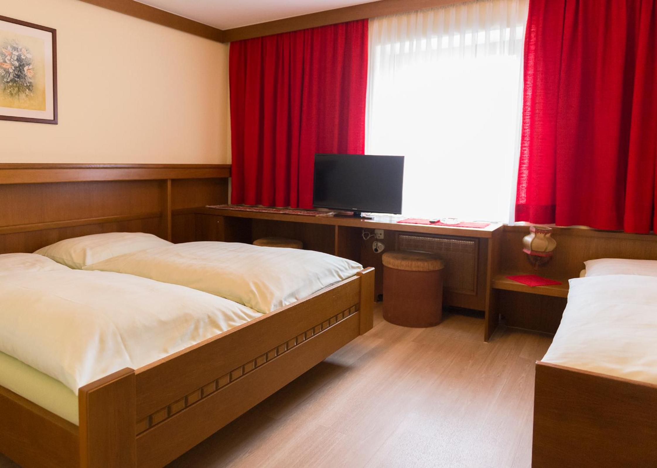 Basic Triple Room photo 2
