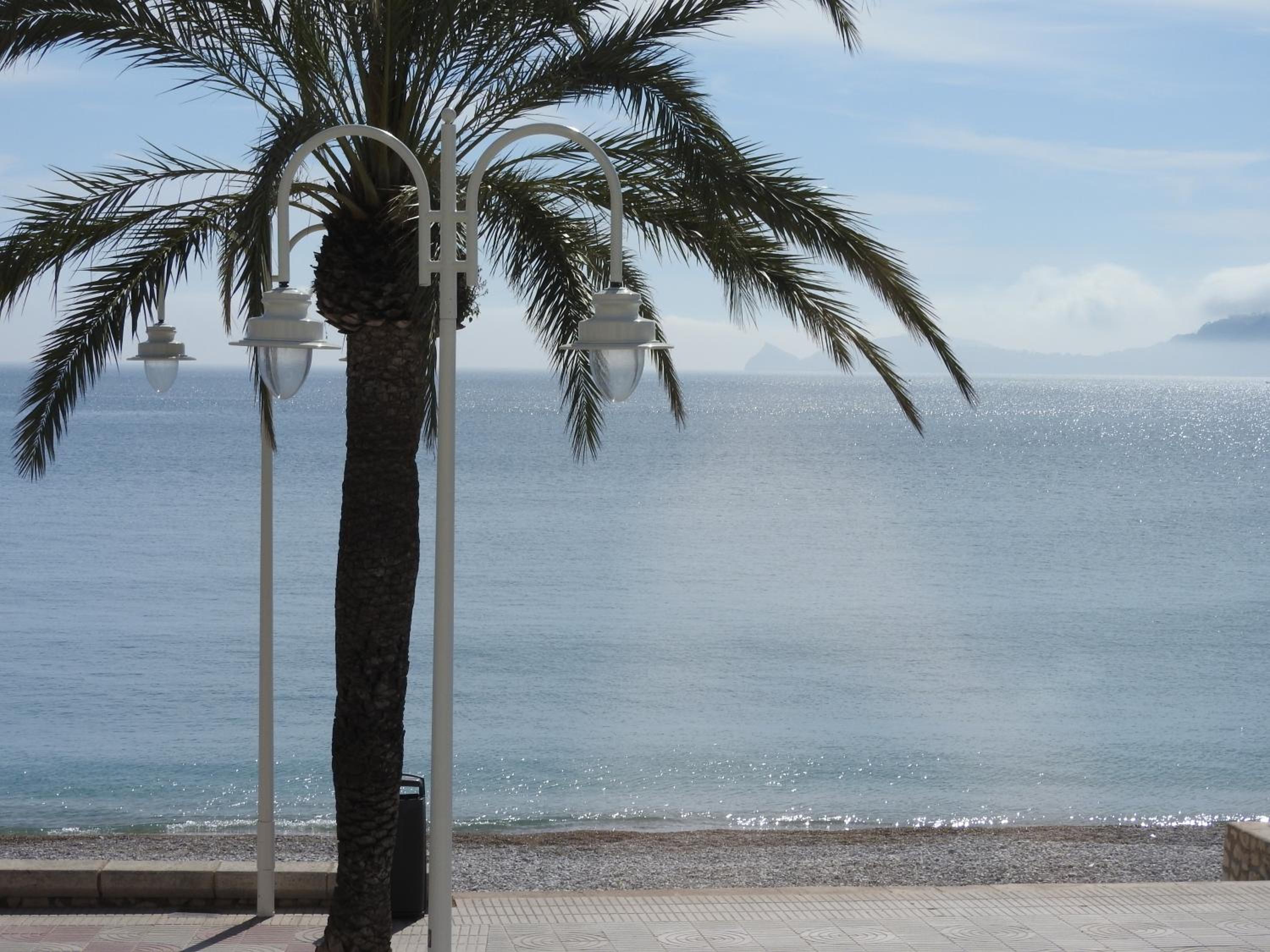 Deluxe Double Room with Sea View - Photo 10