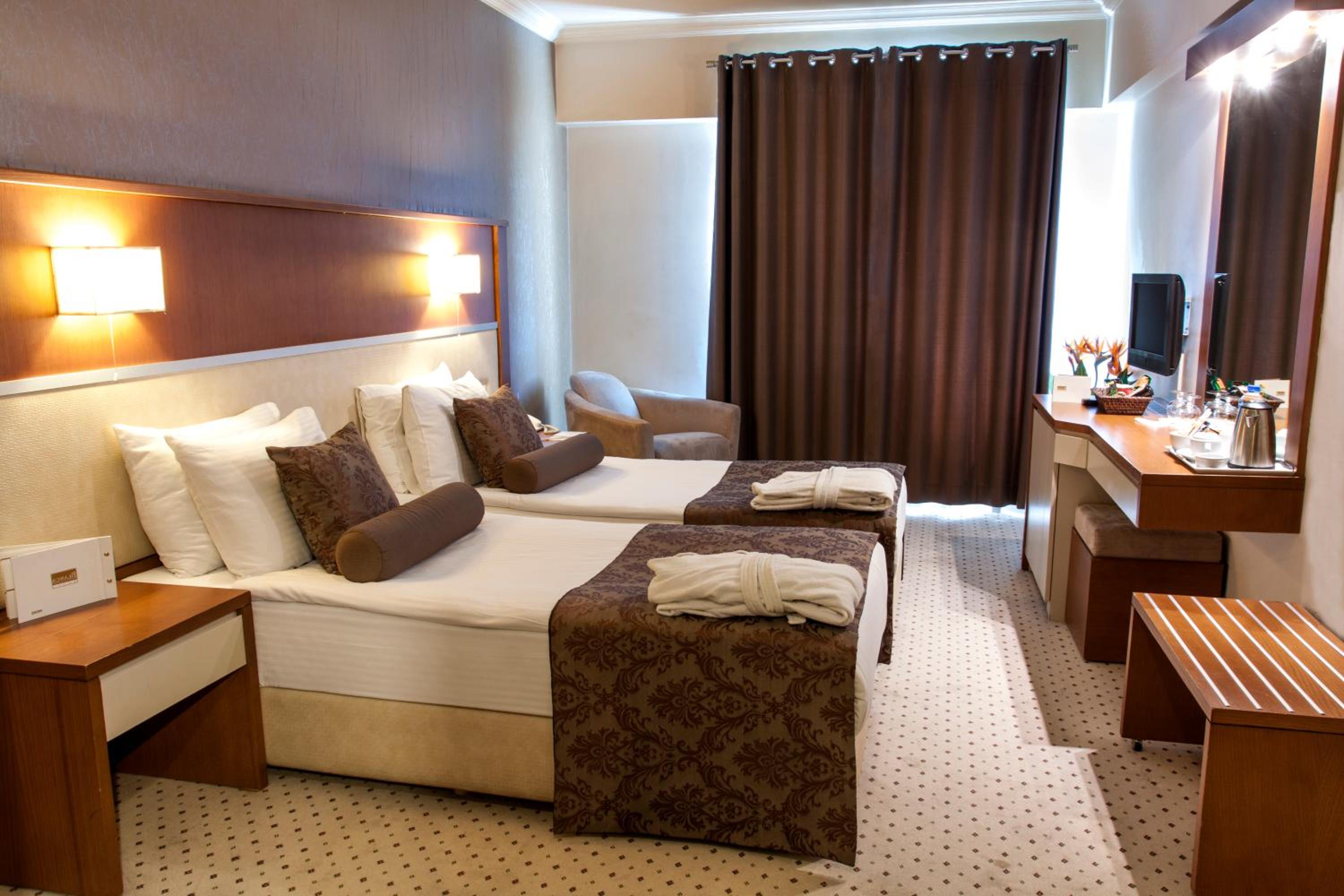 Standard Room thumbnail 6