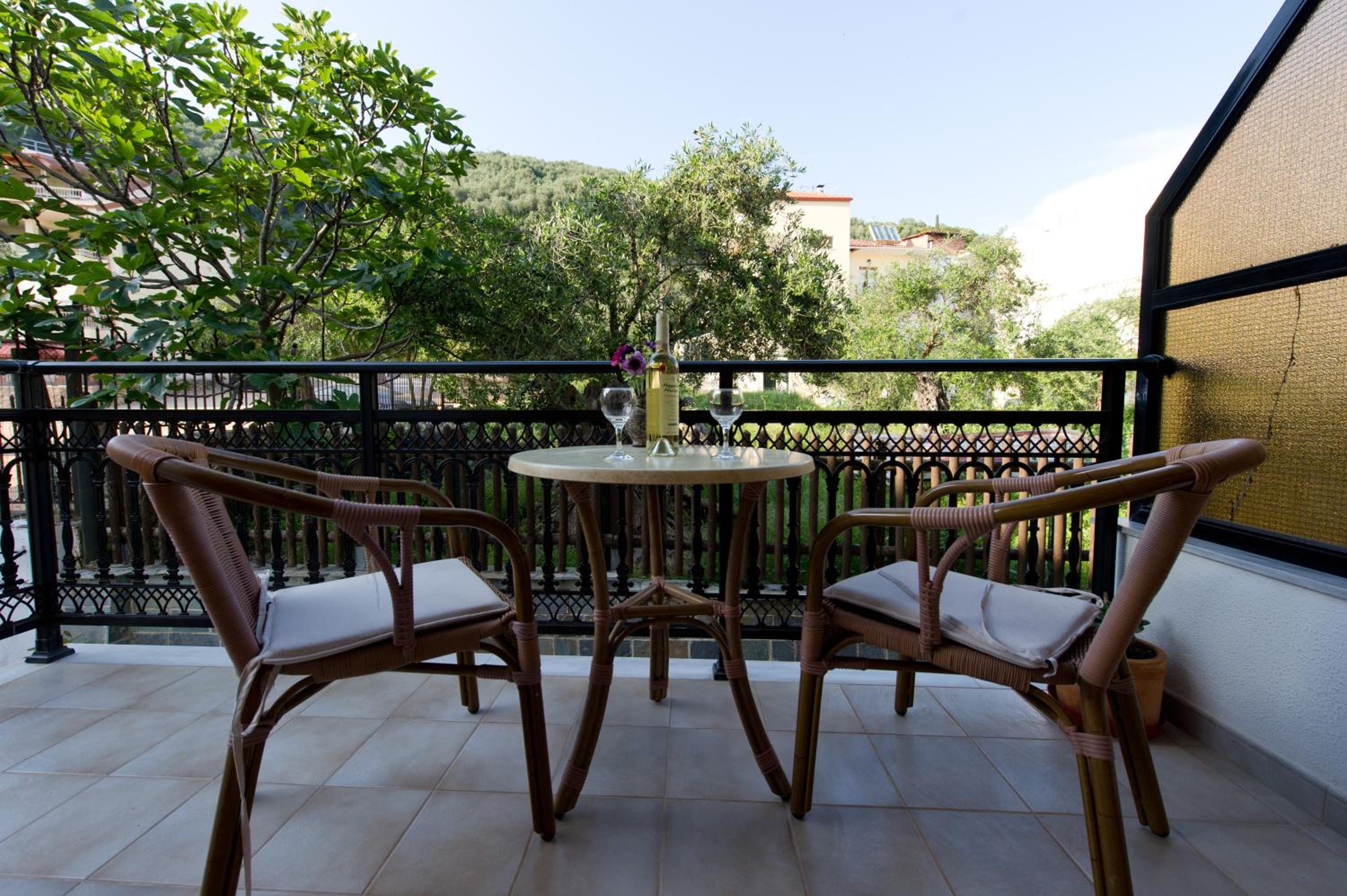 Double or Twin Room with Mountain View - Photo 5