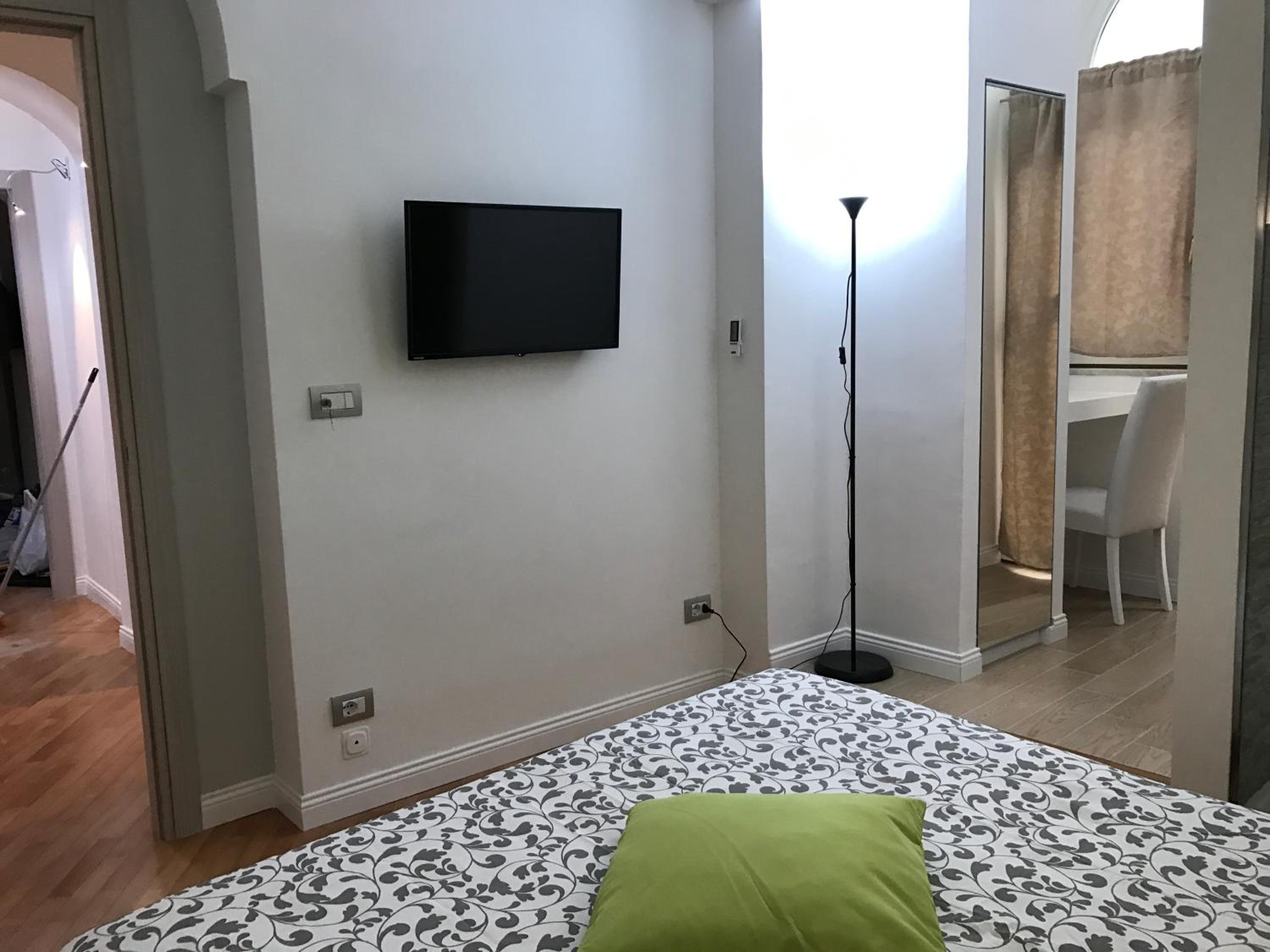 Deluxe Double Room with Balcony - Photo 7