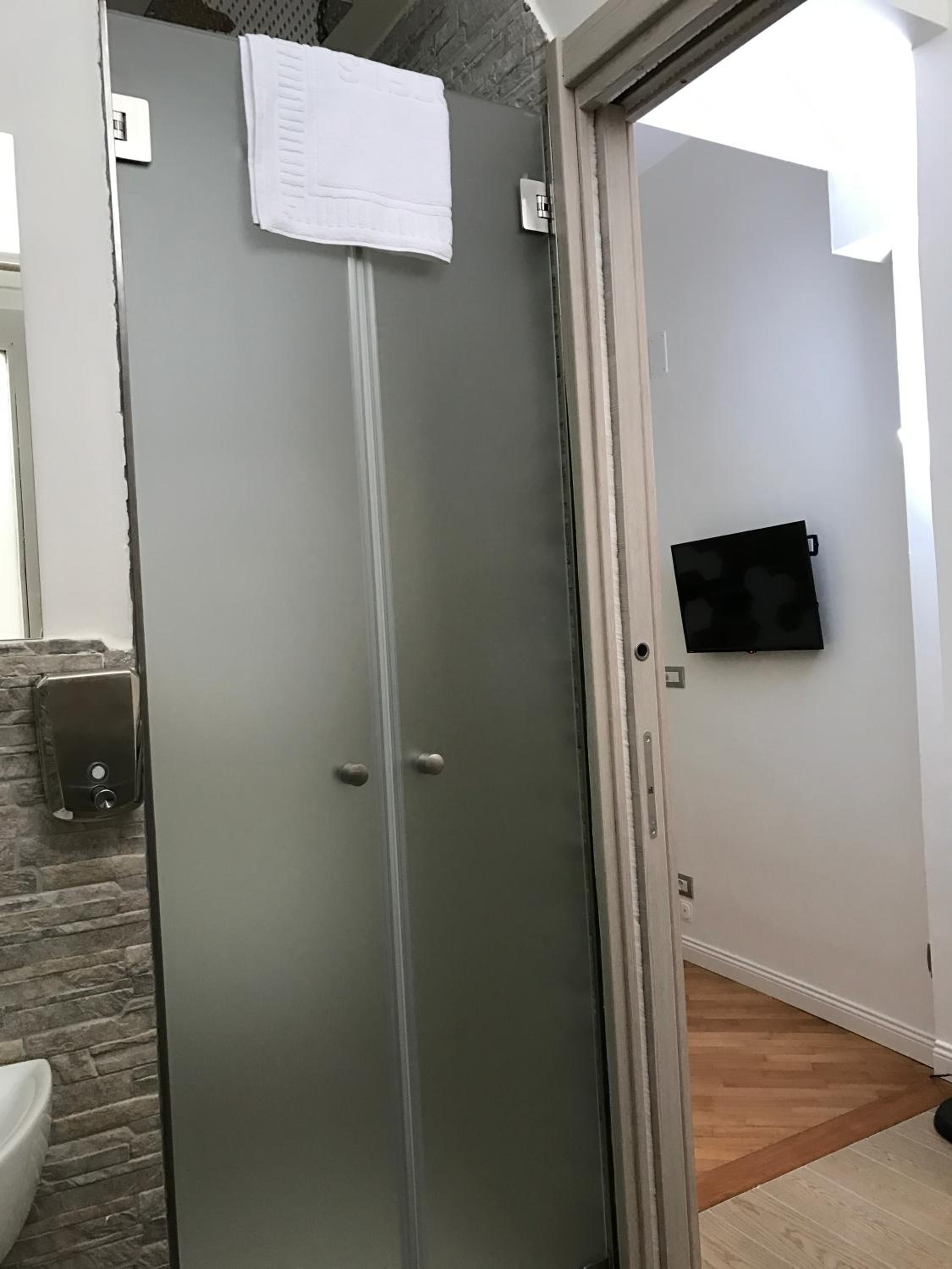 Deluxe Double Room with Balcony - Photo 5