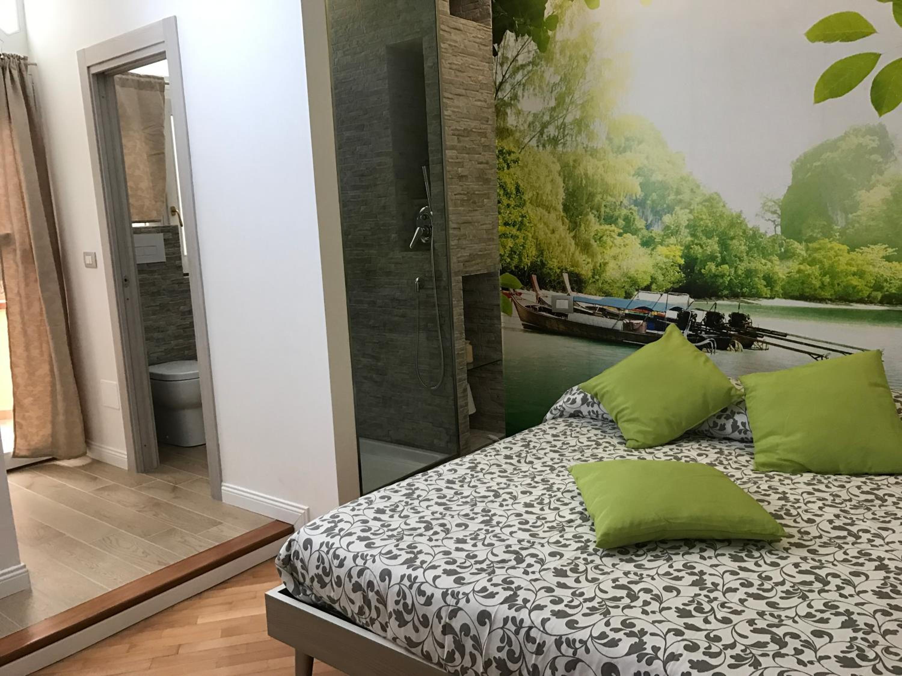 Deluxe Double Room with Balcony - Photo 4