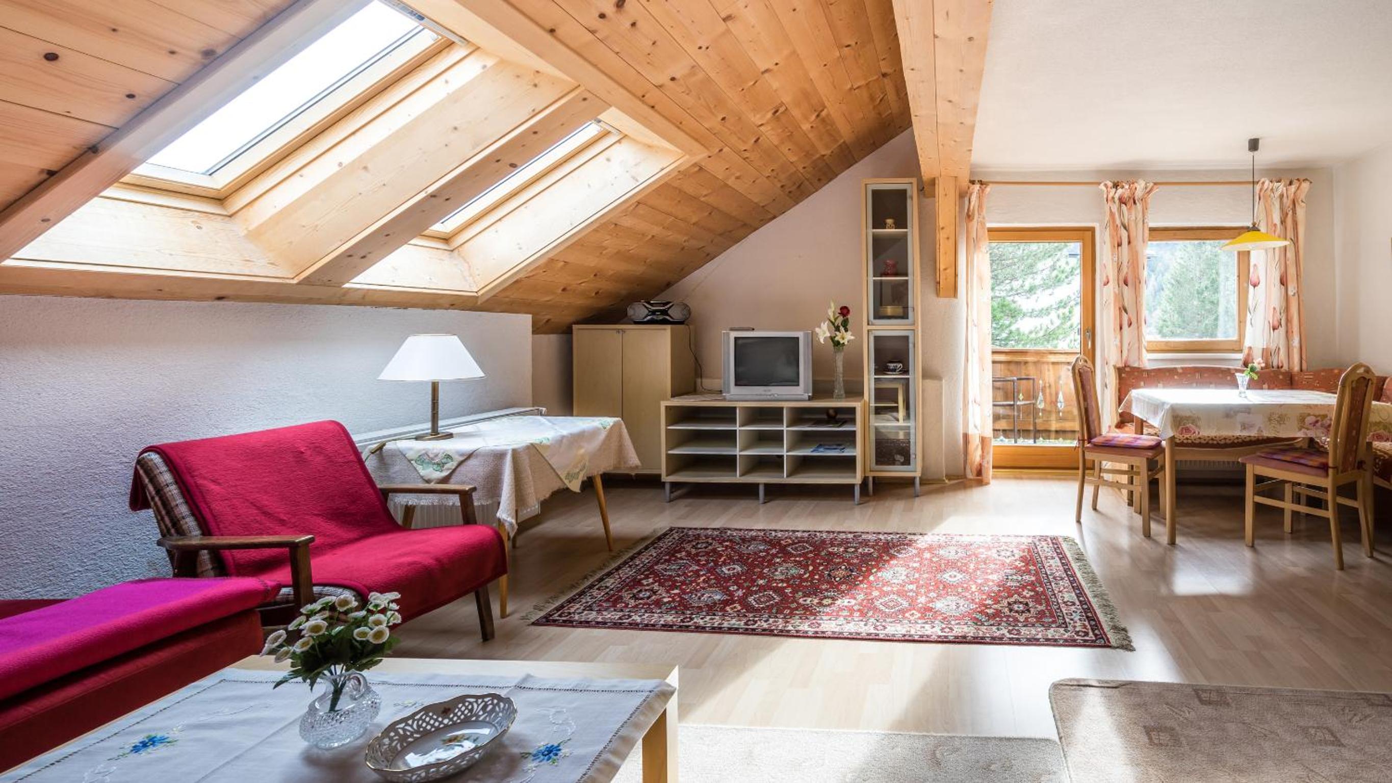 One-Bedroom Apartment with Mountain View photo 3