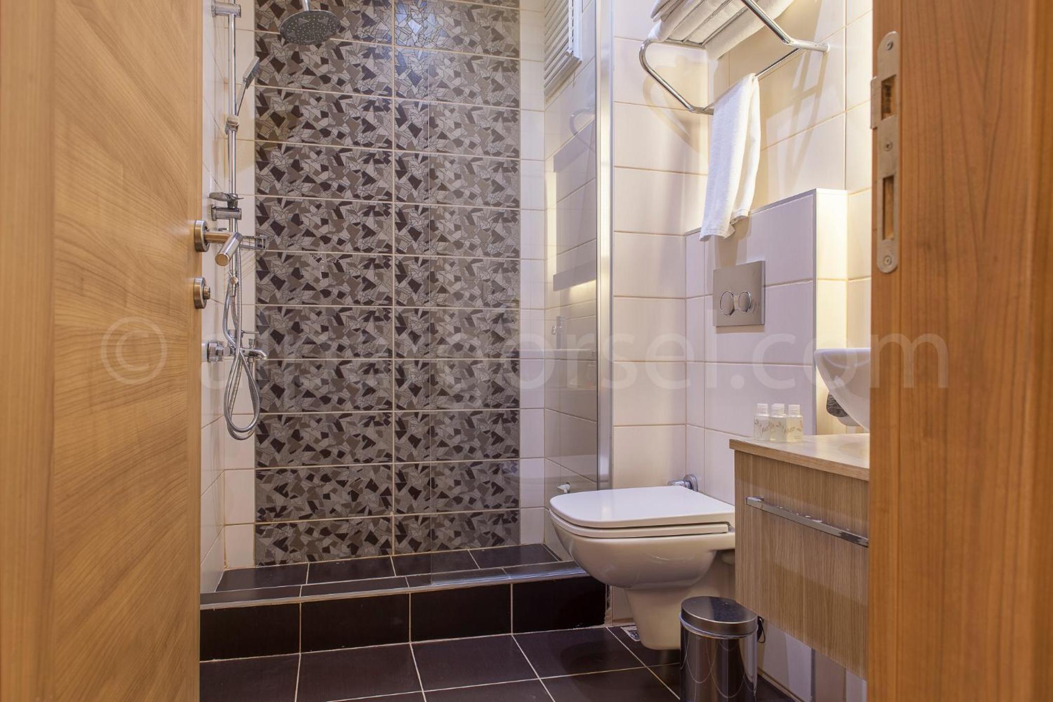 Family Room with Private Bathroom photo 2