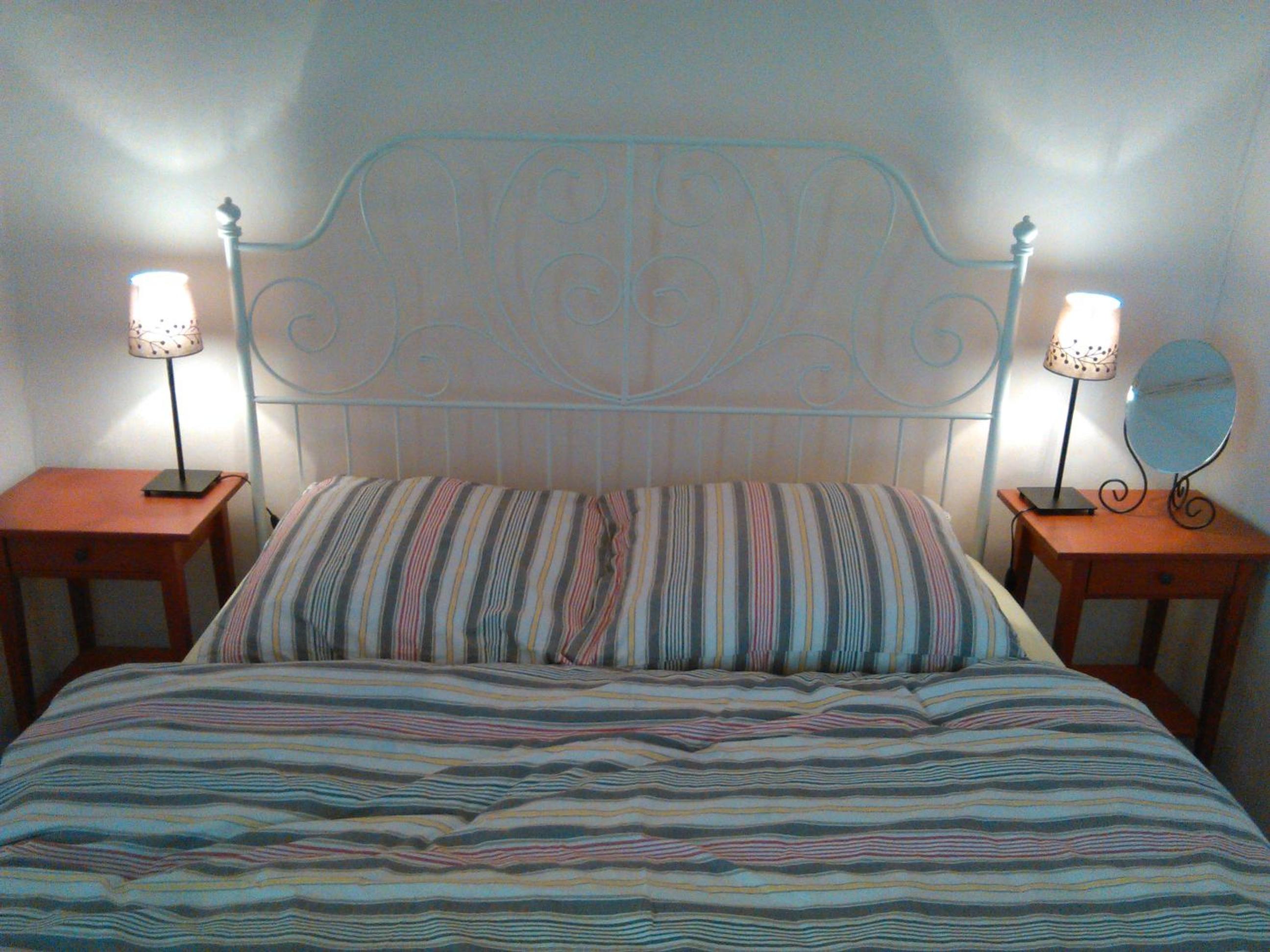 Queen Room with Shared Bathroom photo 1