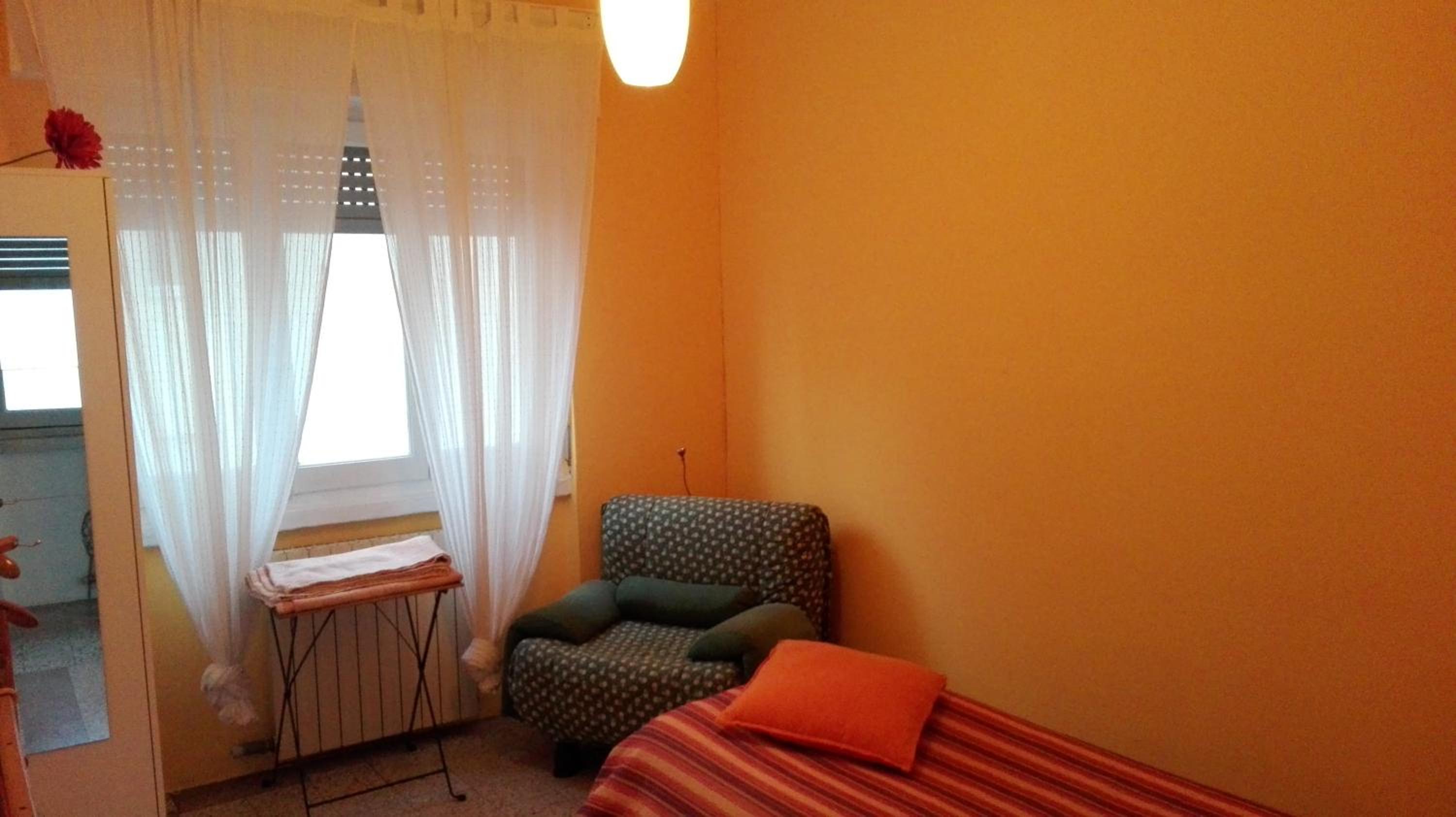 Single Room With Shared Bathroom photo 3