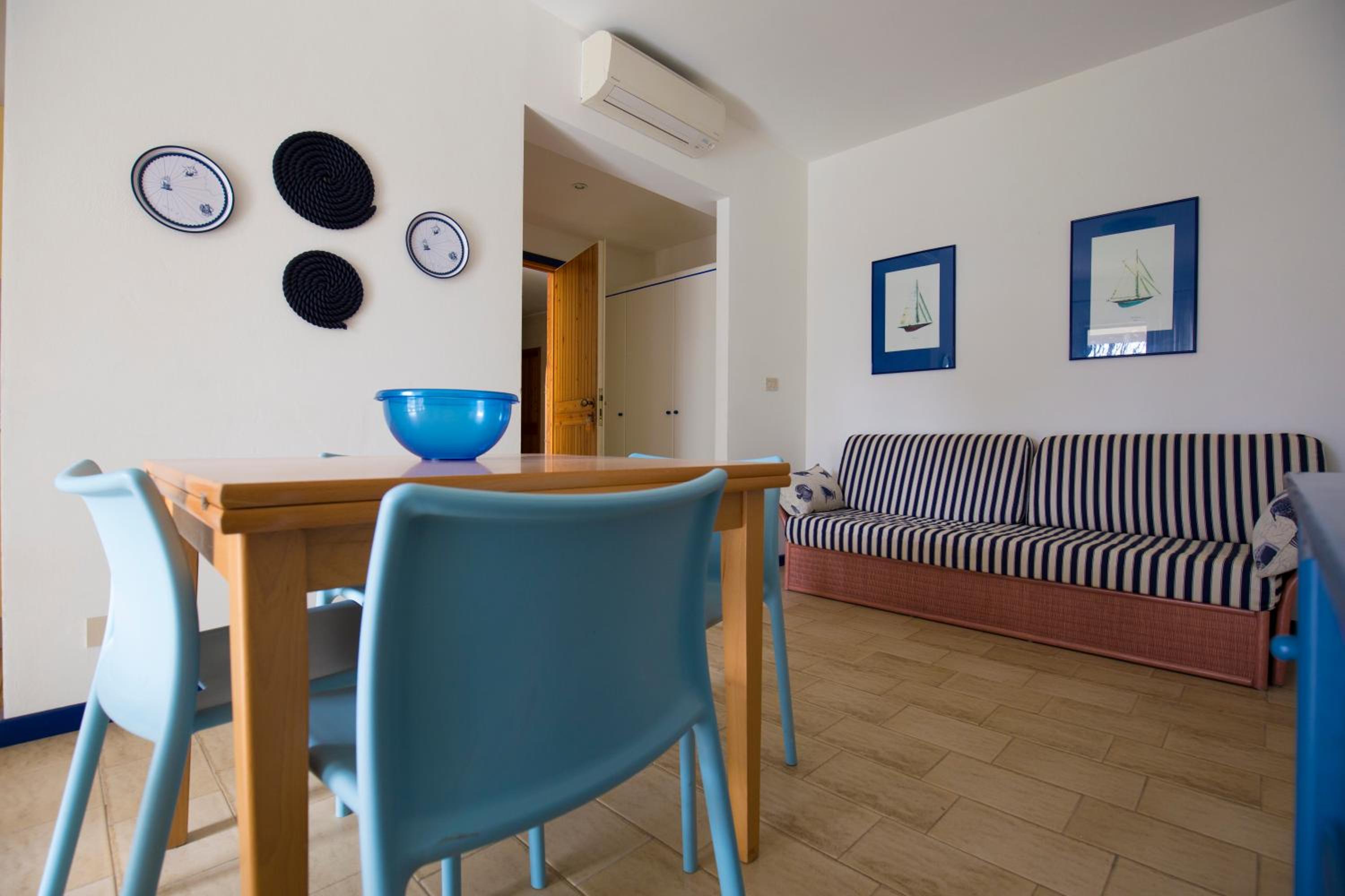 Superior One-Bedroom Apartment (4 Adults)