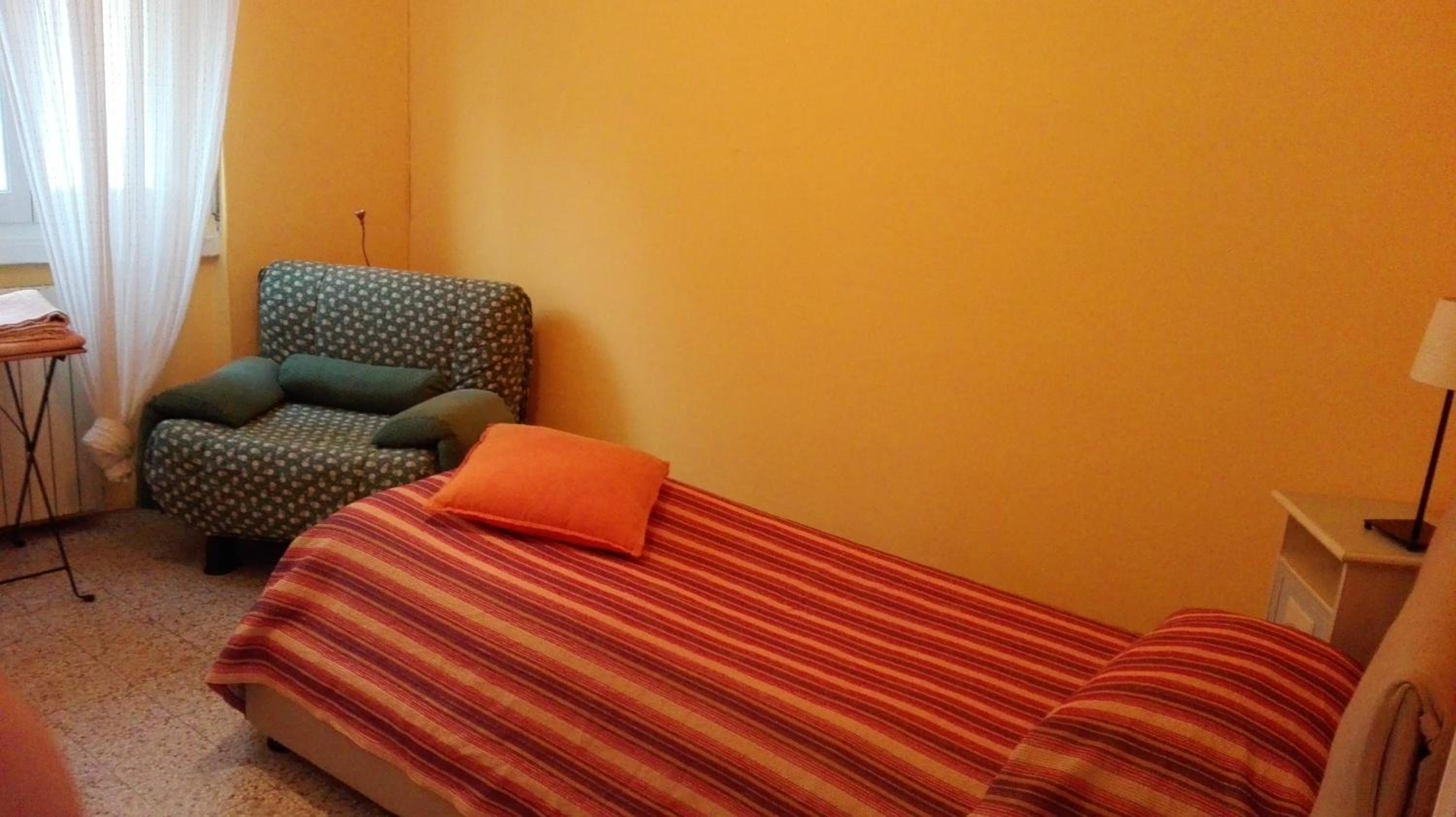 Single Room With Shared Bathroom photo 2