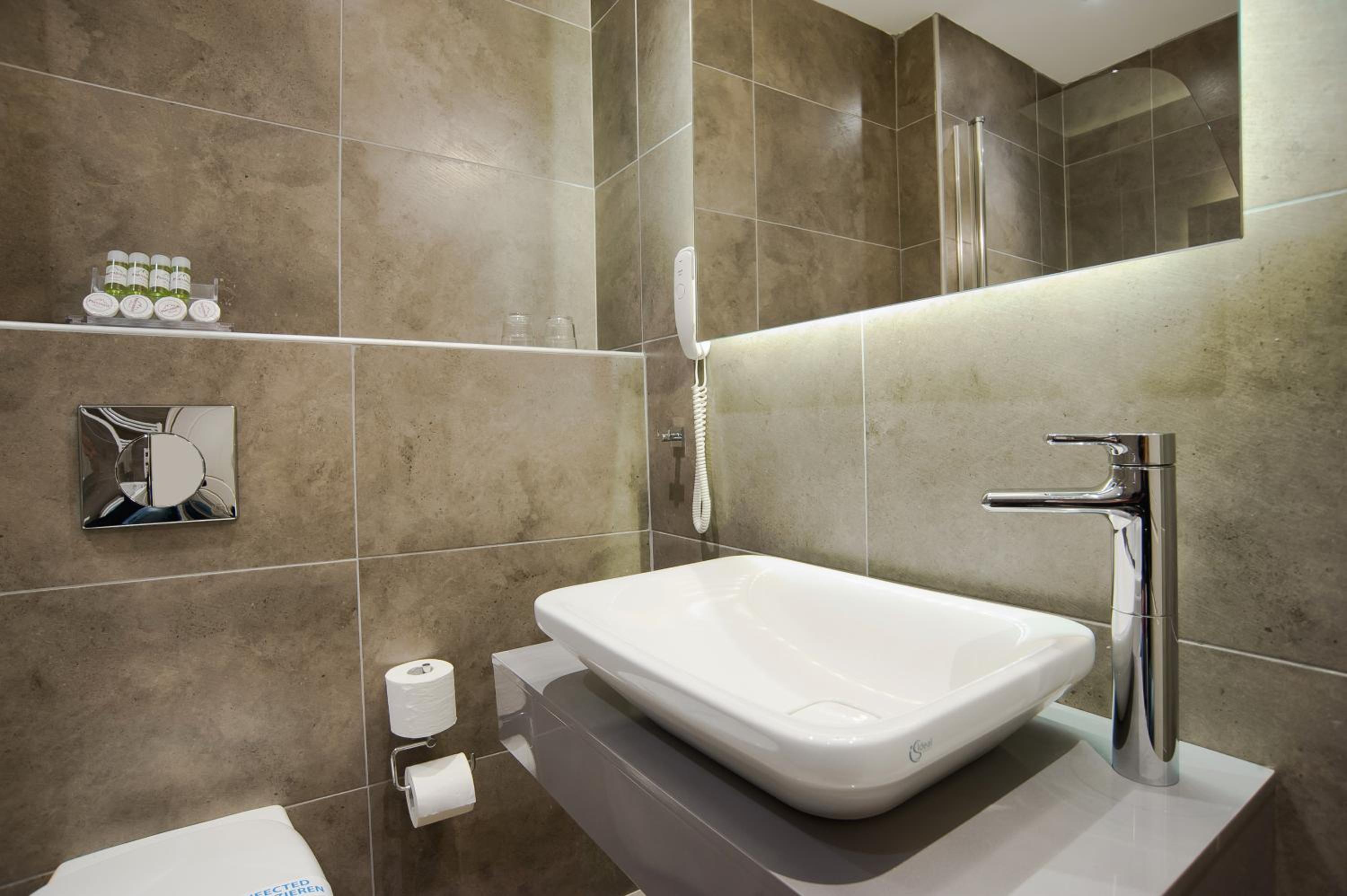 Premium Roof Top Suite with Spa Bath - Photo 14