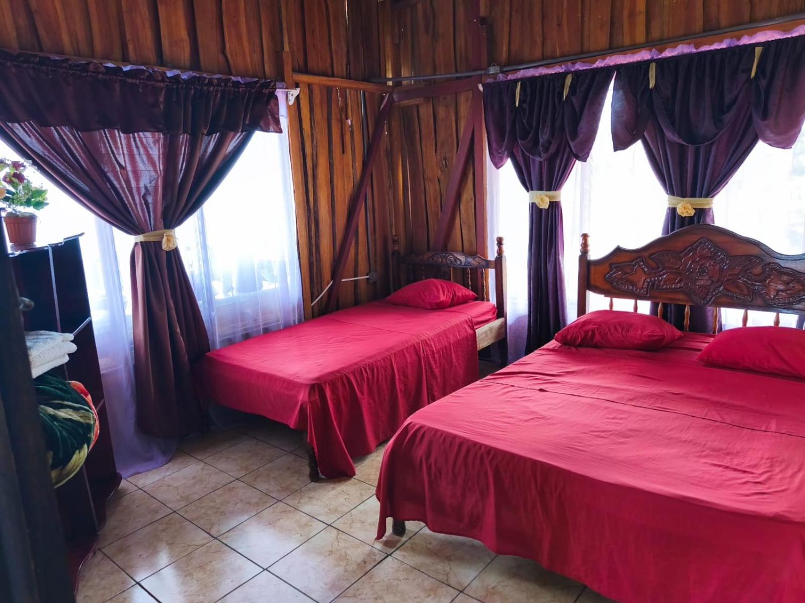 Basic Triple Room with Shared Bathroom photo 1