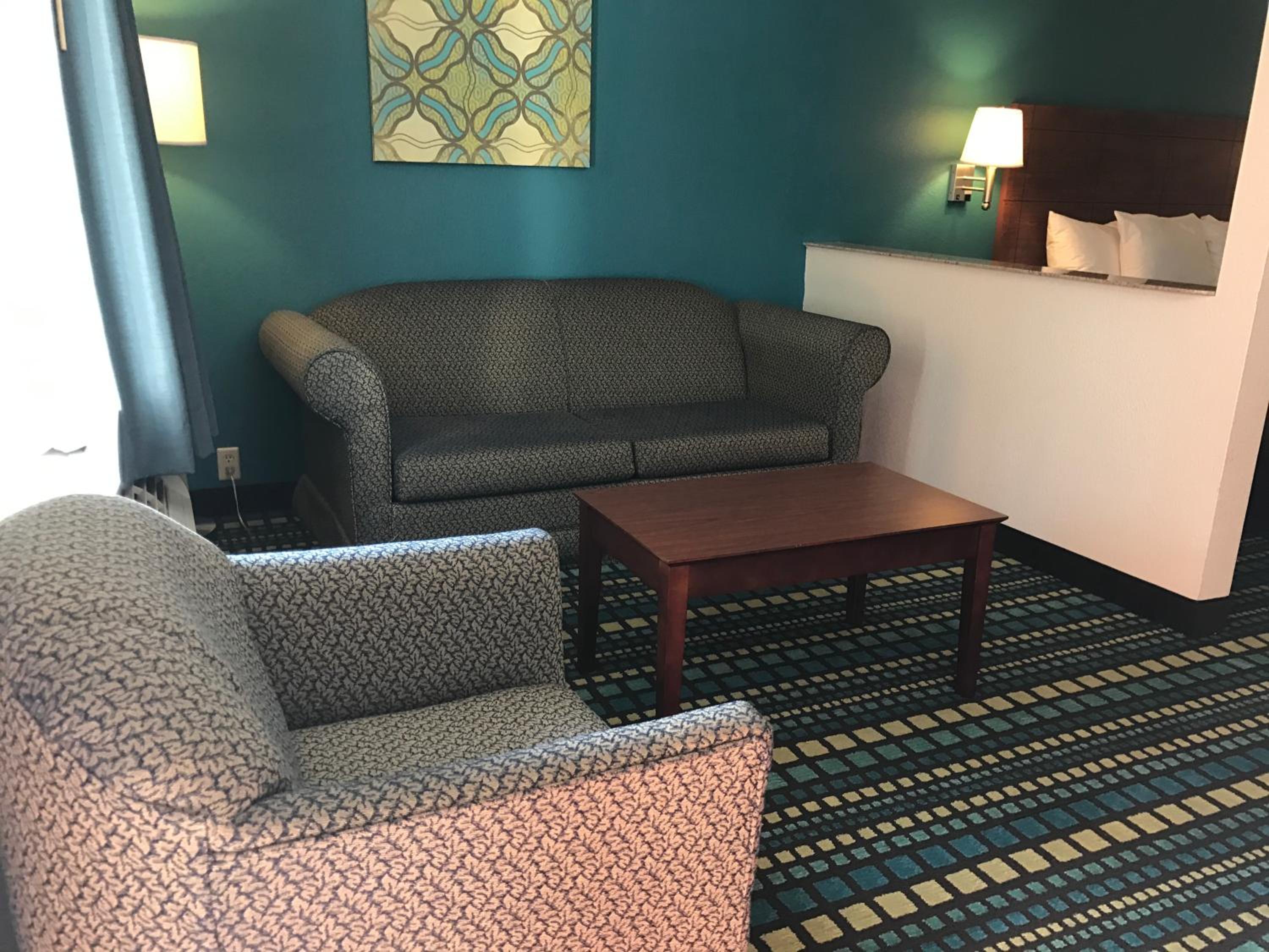 King Suite - Non-Smoking - Photo 4