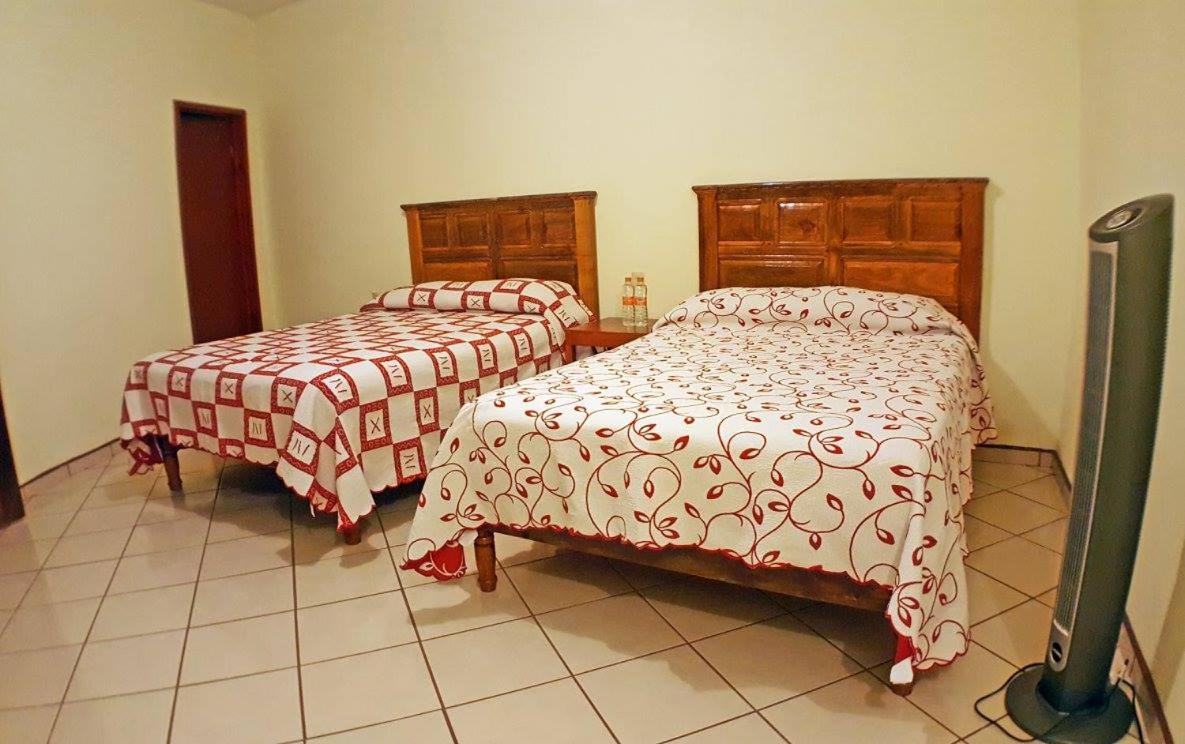 Twin Room - Photo 9