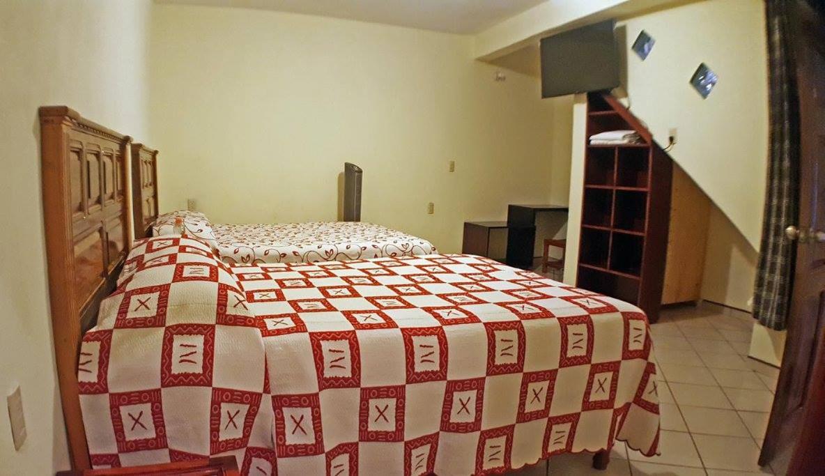 Twin Room - Photo 10