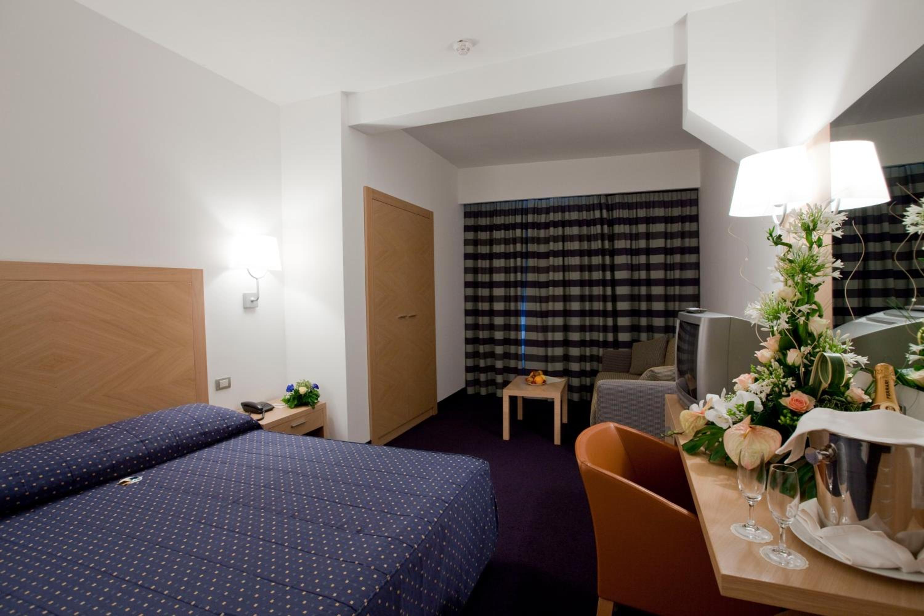 Standard Twin Room photo 2