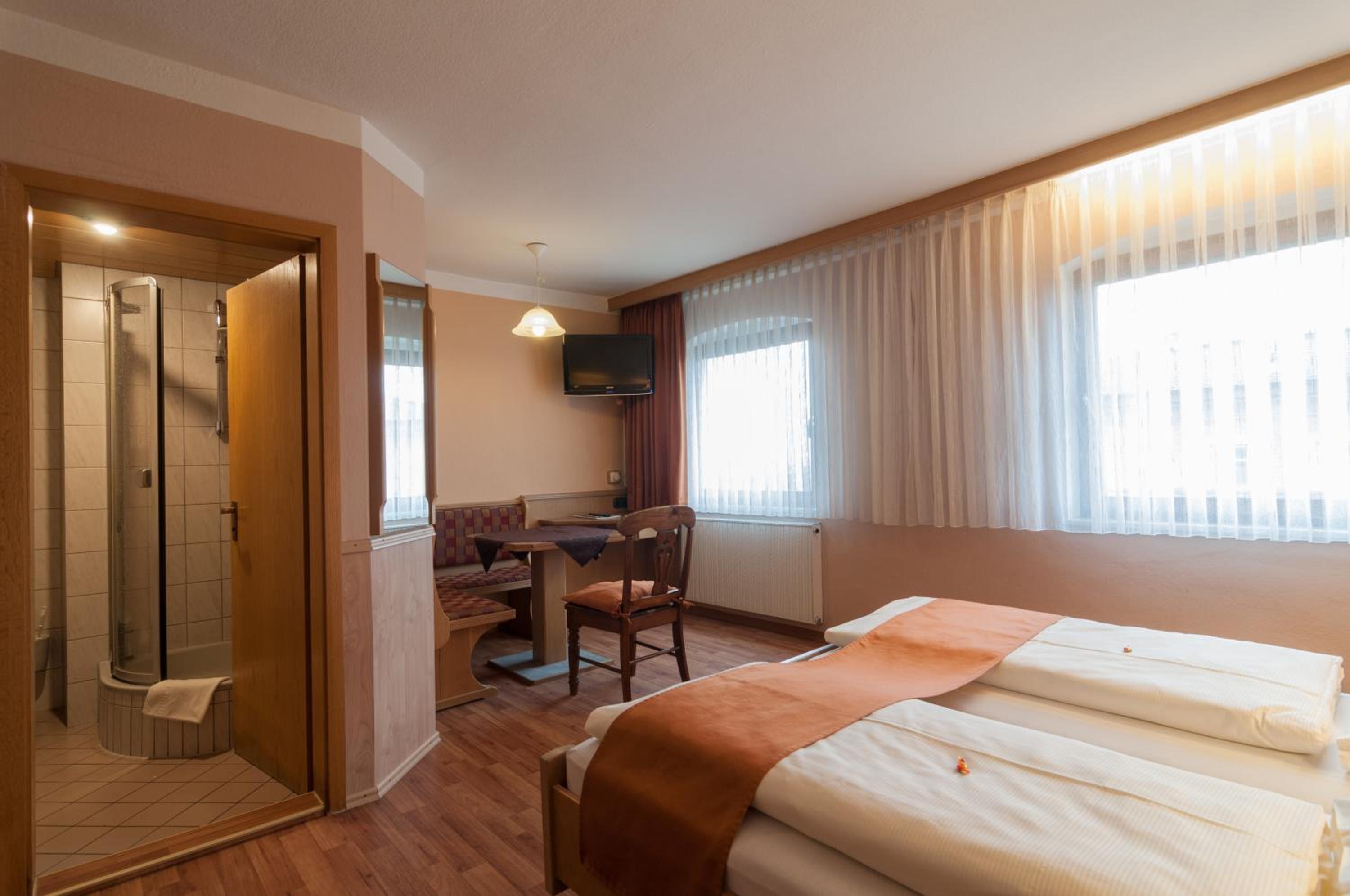 Standard Double Room - Photo 25