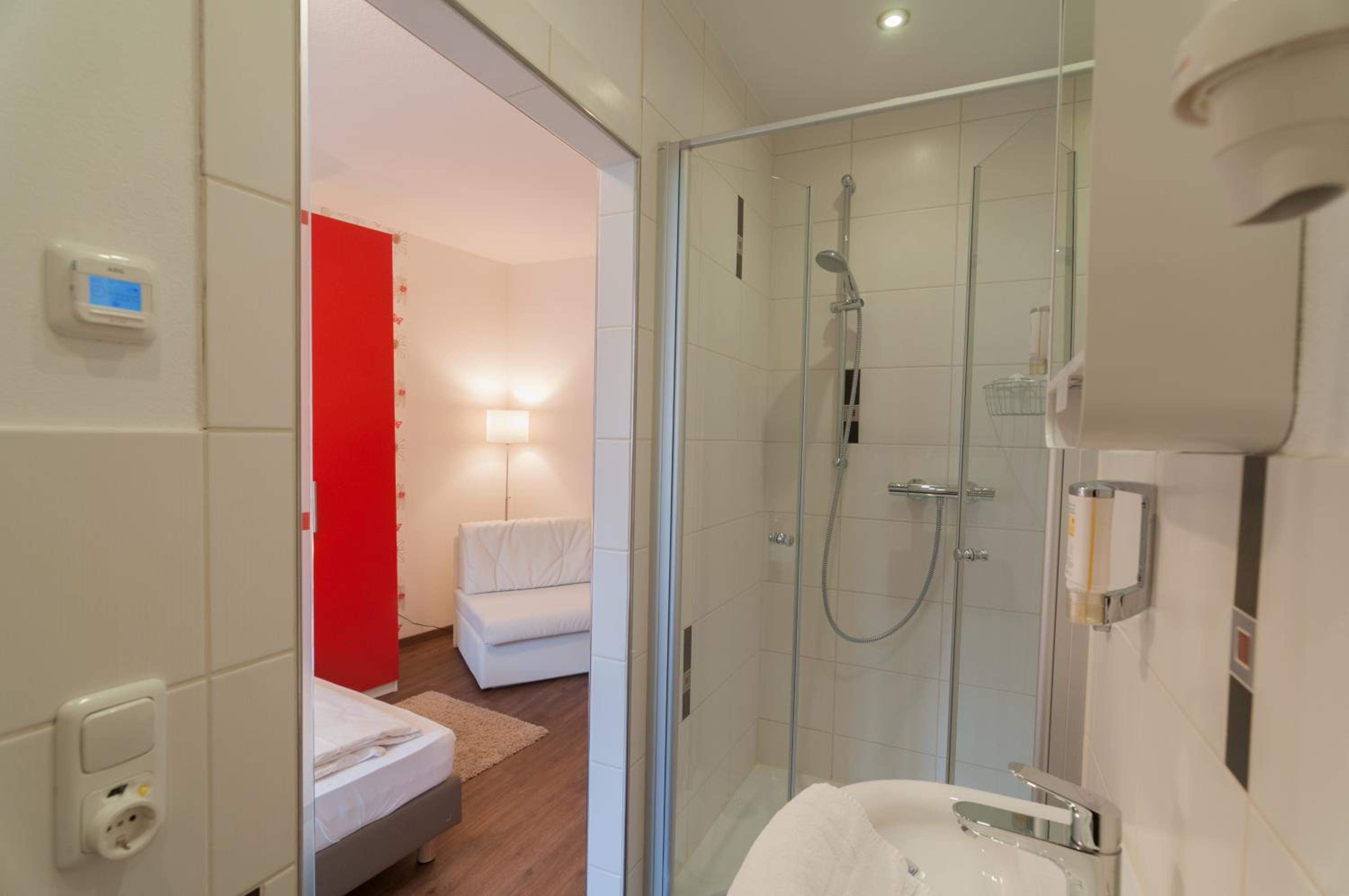 Standard Double Room - Photo 22