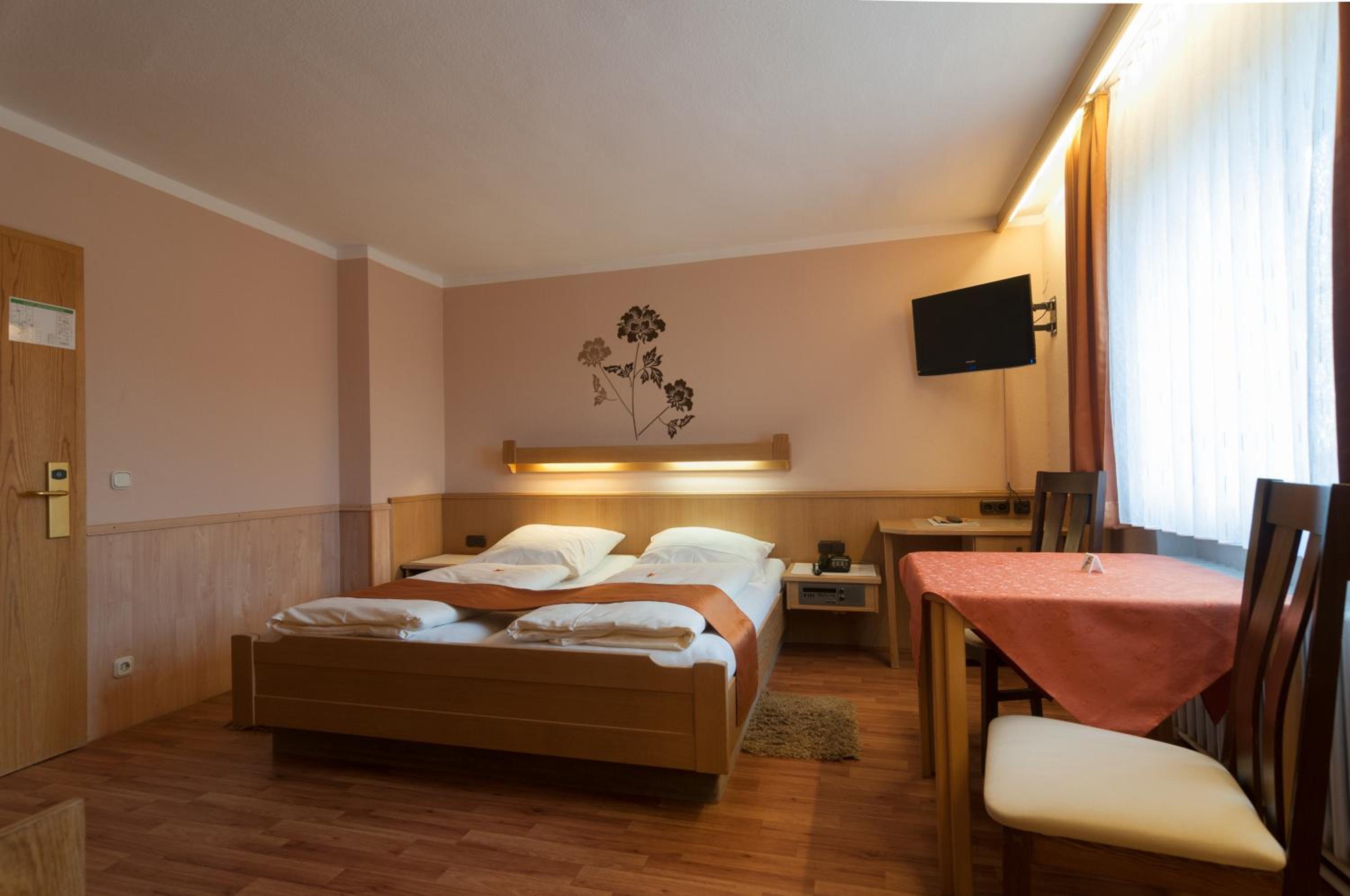 Standard Double Room - Photo 2