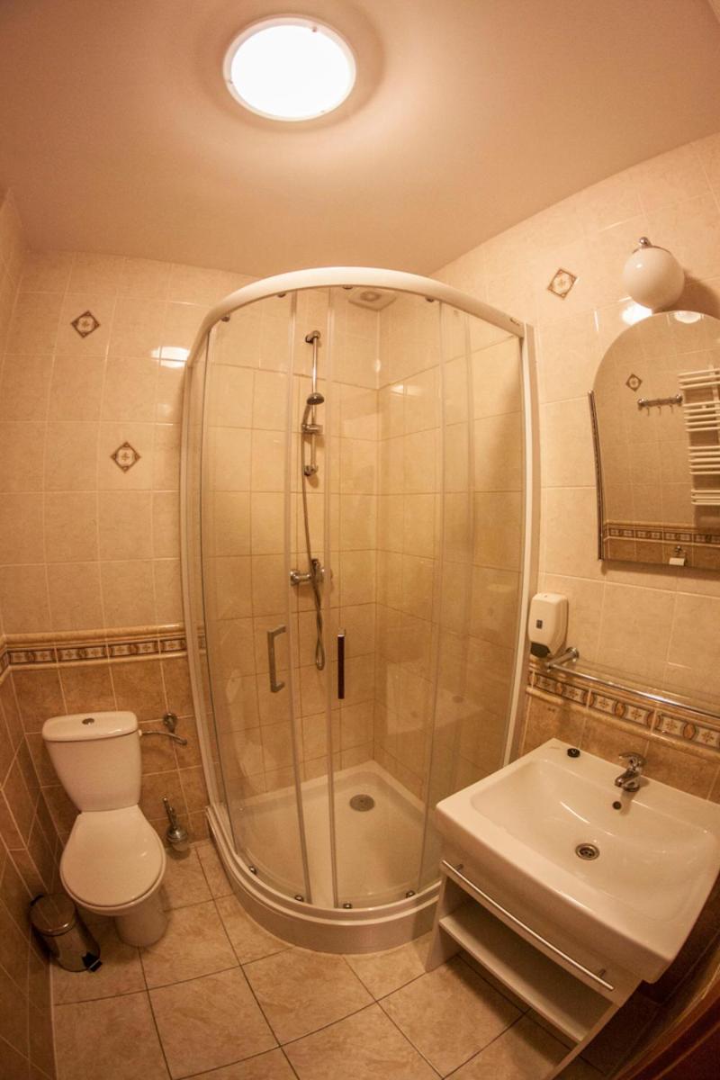 Quadruple Room with Private Bathroom - Photo 3