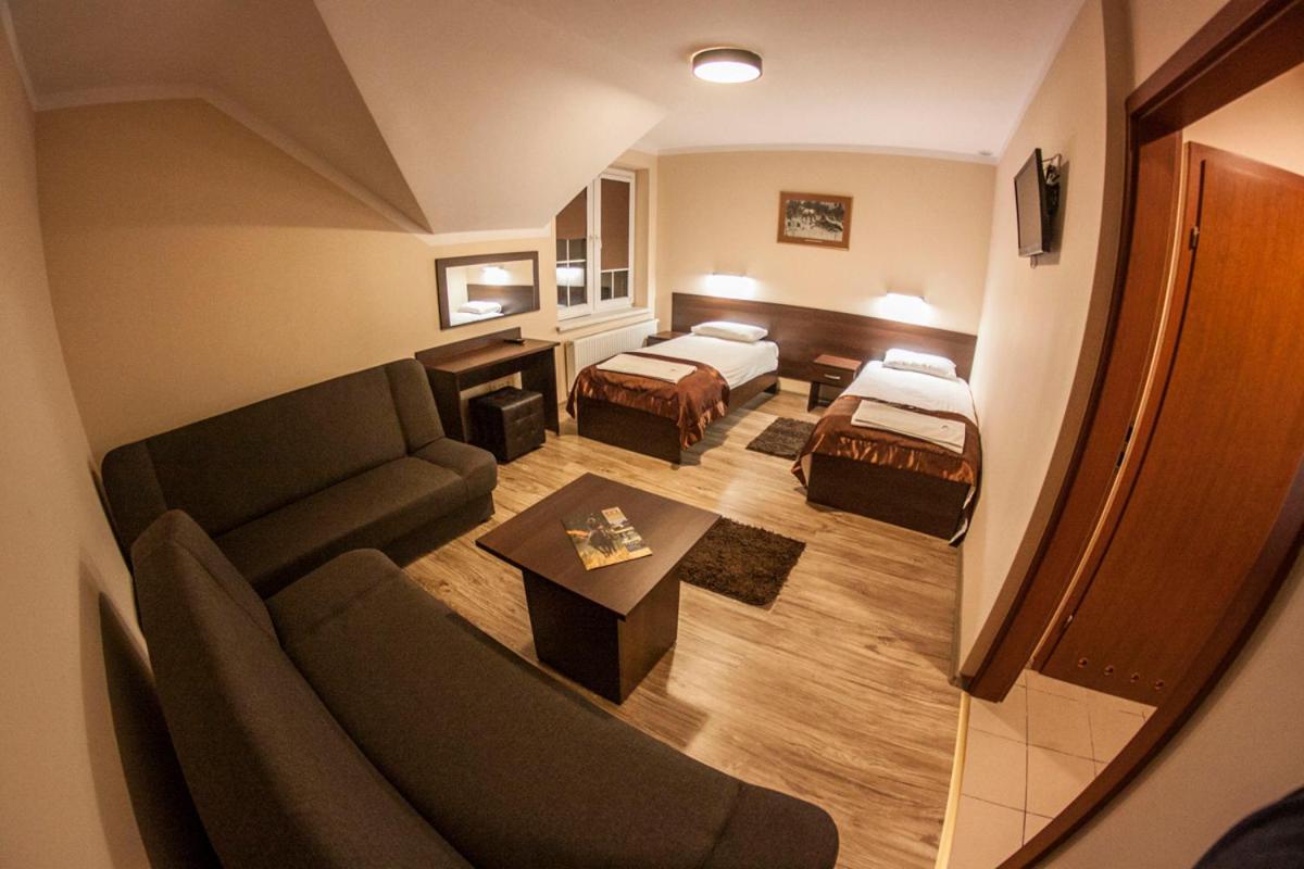 Quadruple Room with Private Bathroom - Photo 2