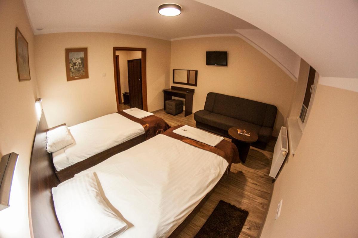 Triple Room with Private Bathroom - Photo 2